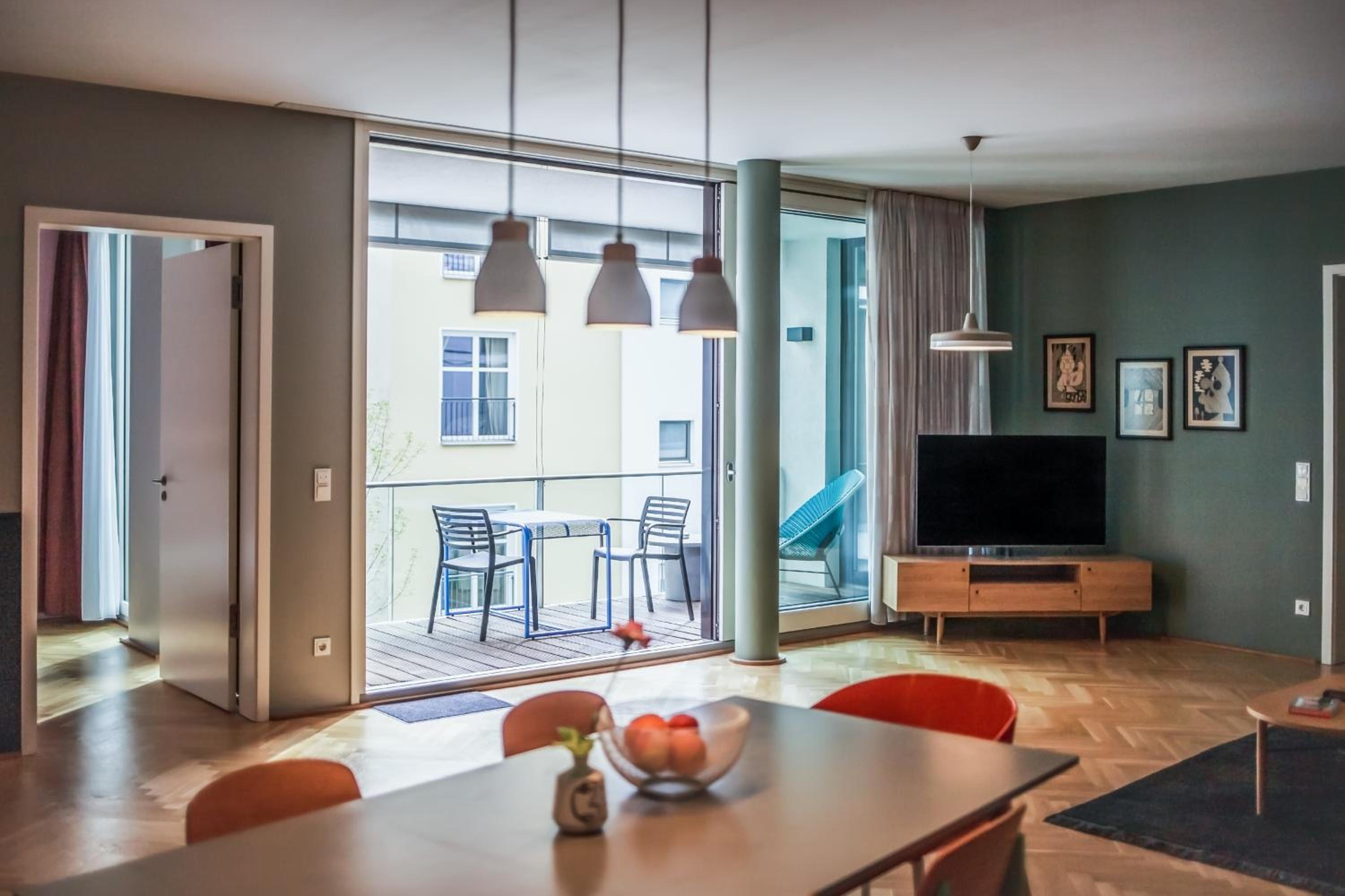 3 Bedroom Home Cinema Apartment