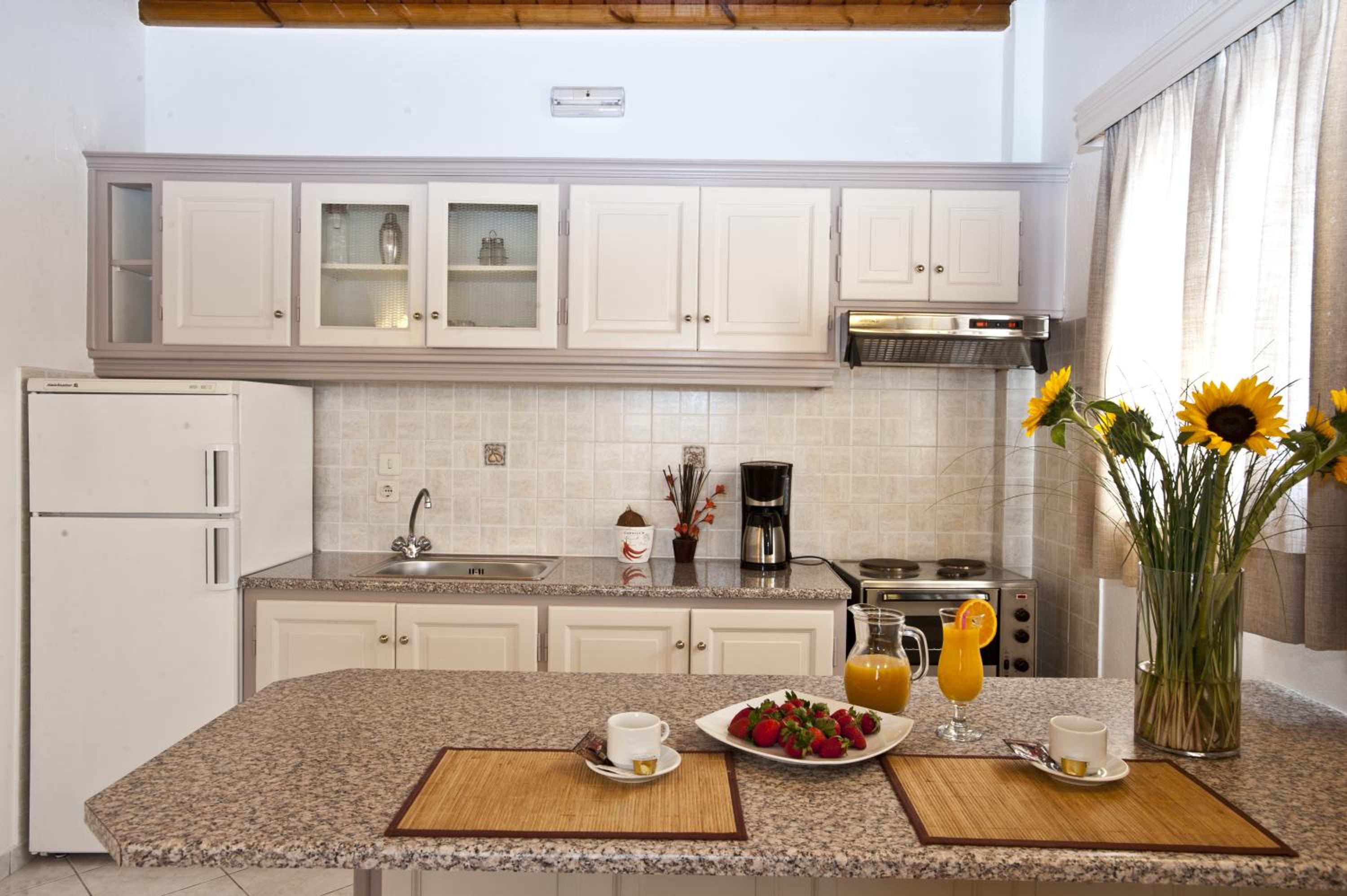 One-Bedroom Apartment - Photo 12