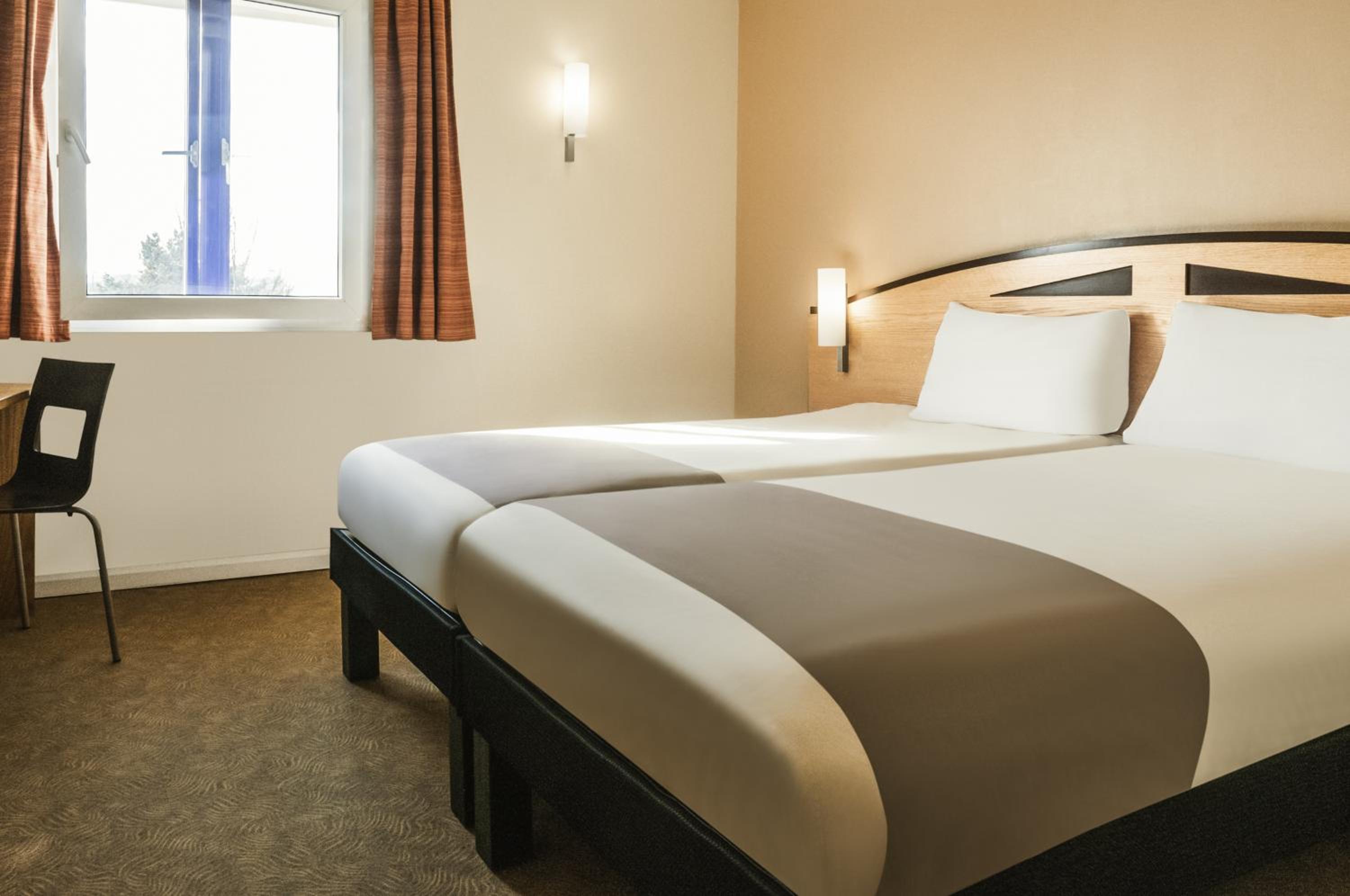 Twin Room - Photo 3