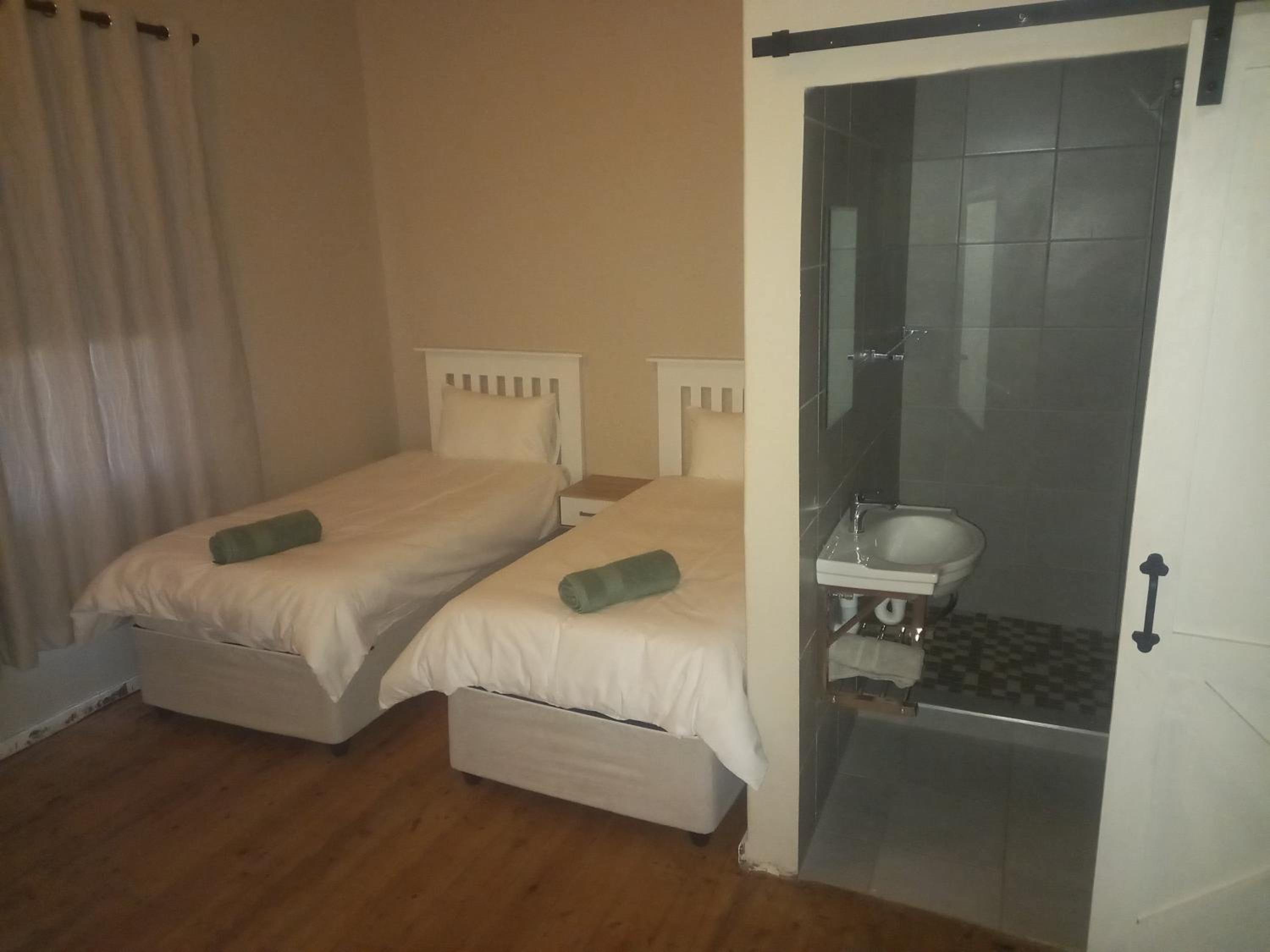 Family Room with Balcony photo 3