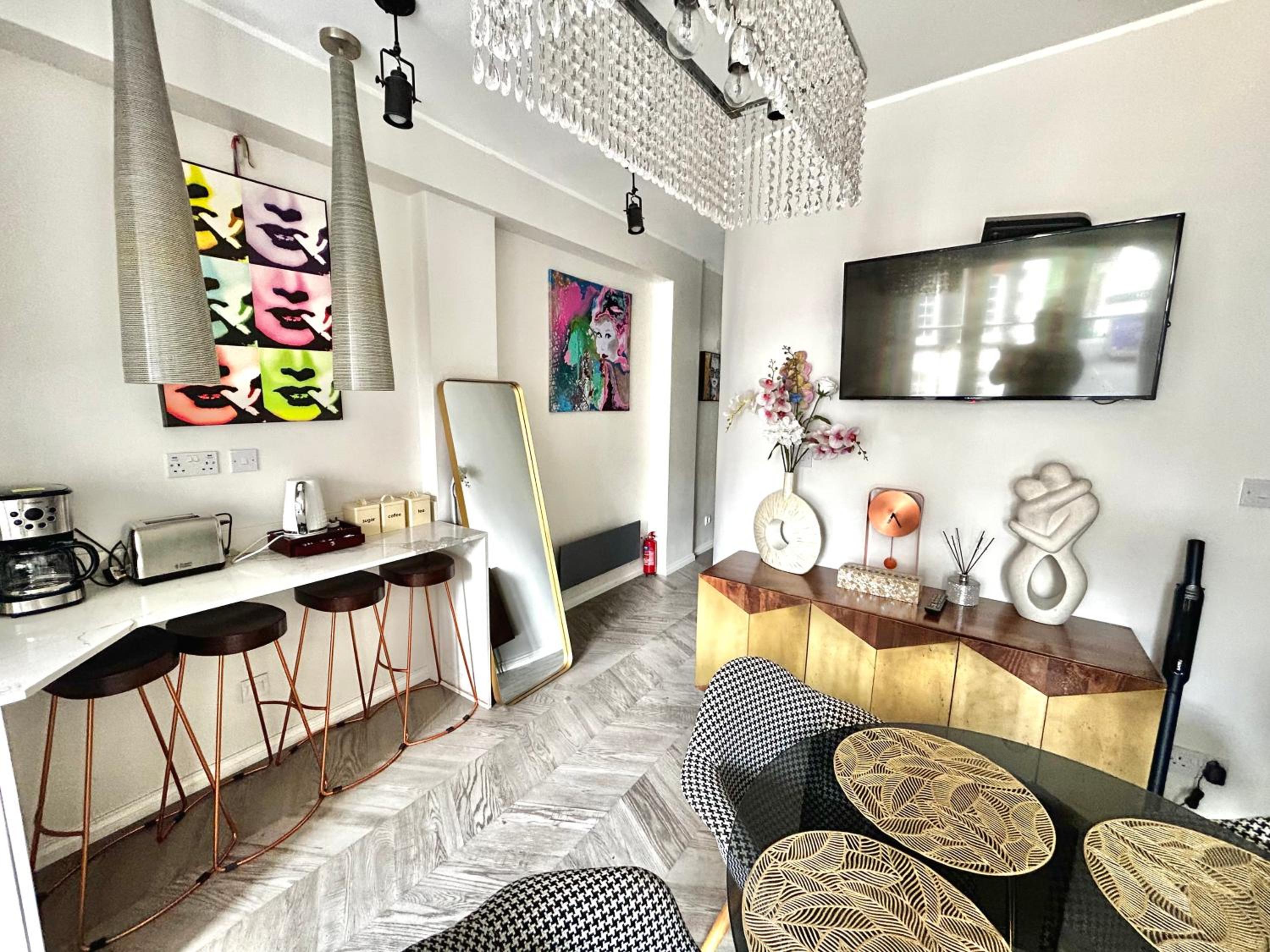Apartment photo 2