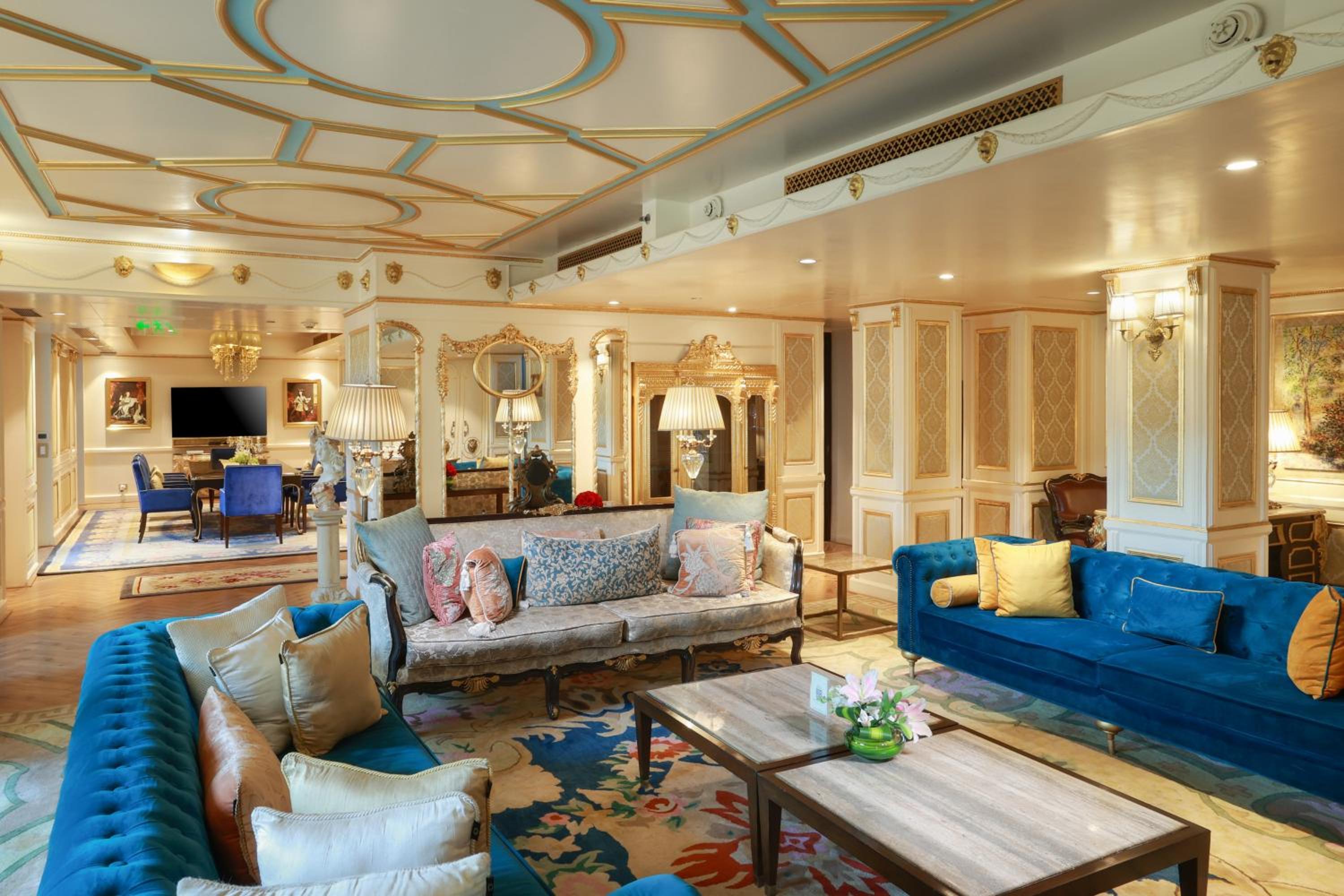 Belle Epoque Suite with Happy Hours at Safari Lounge 5 to 7 pm, Buy 01 drink and get another drink complimentary (spirits), 1200 spa credit per booking