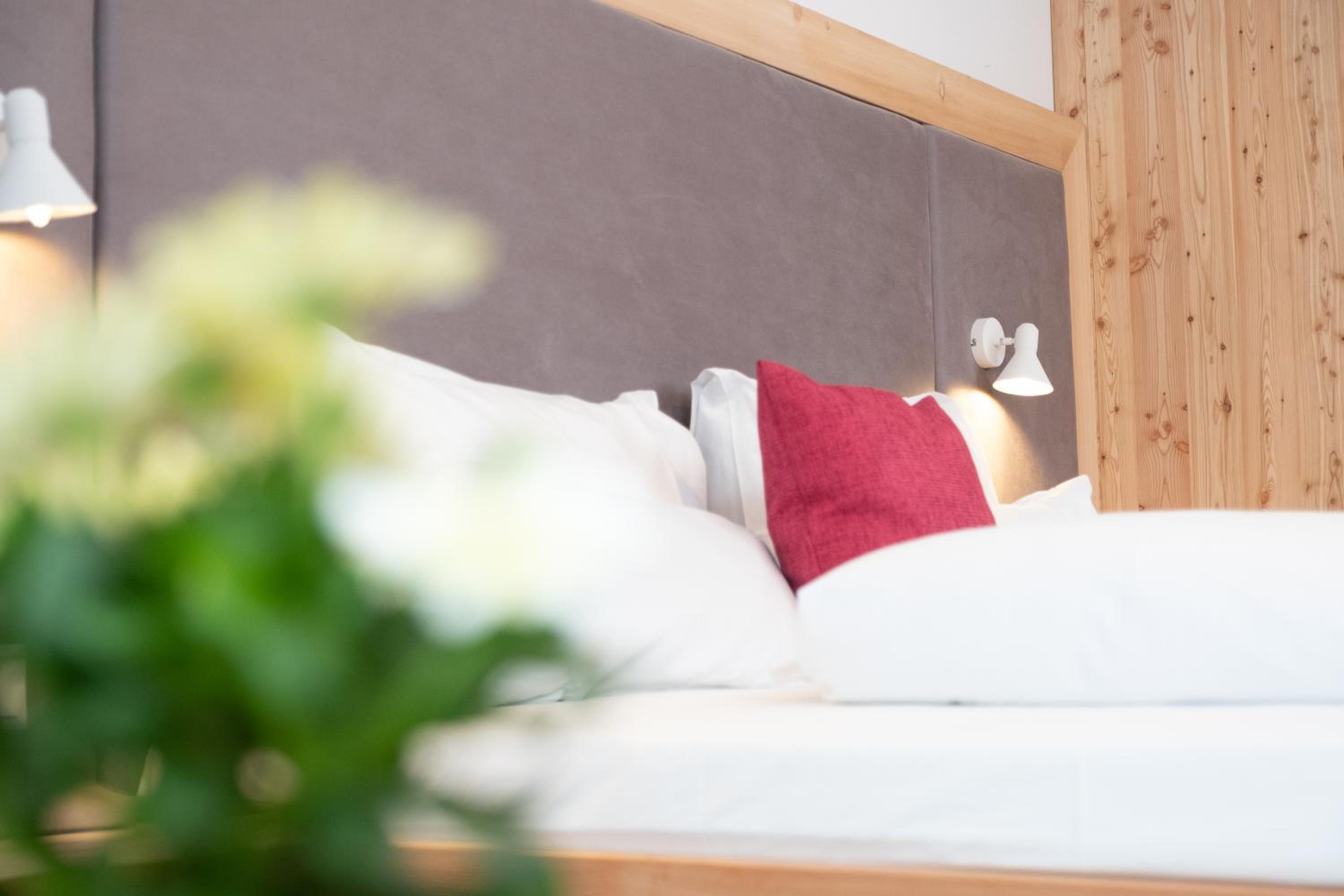Doppelzimmer mit Balkon (zur Straße) - Photo 3