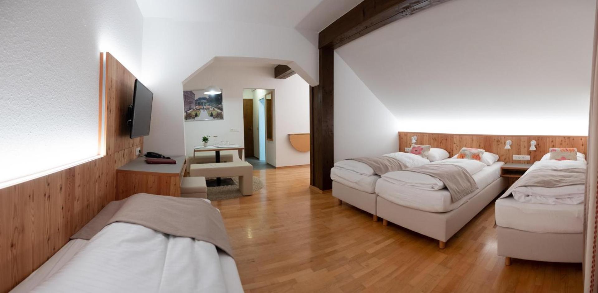 One-Bedroom Apartment - Photo 3