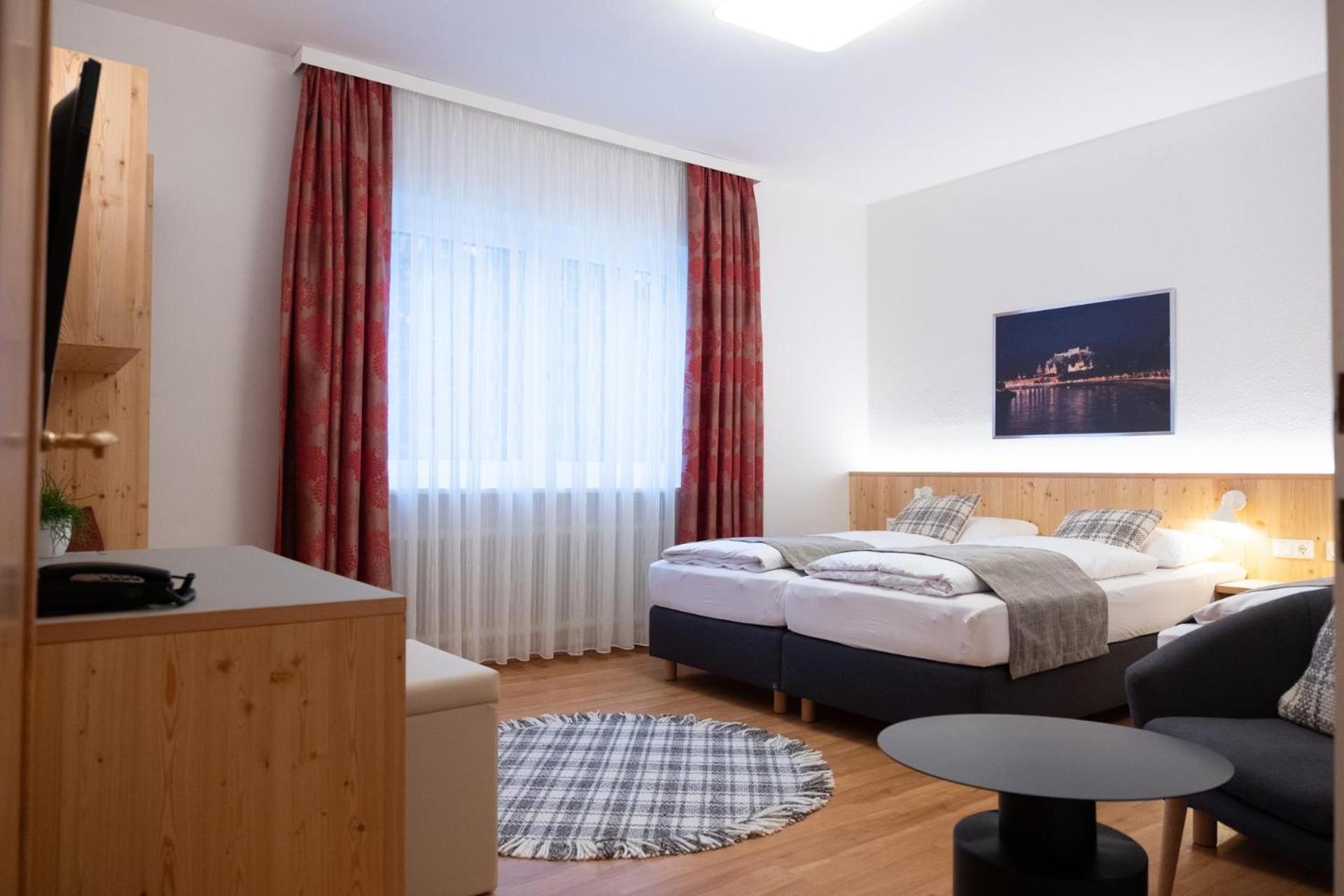Apartment with Terrace - Photo 11