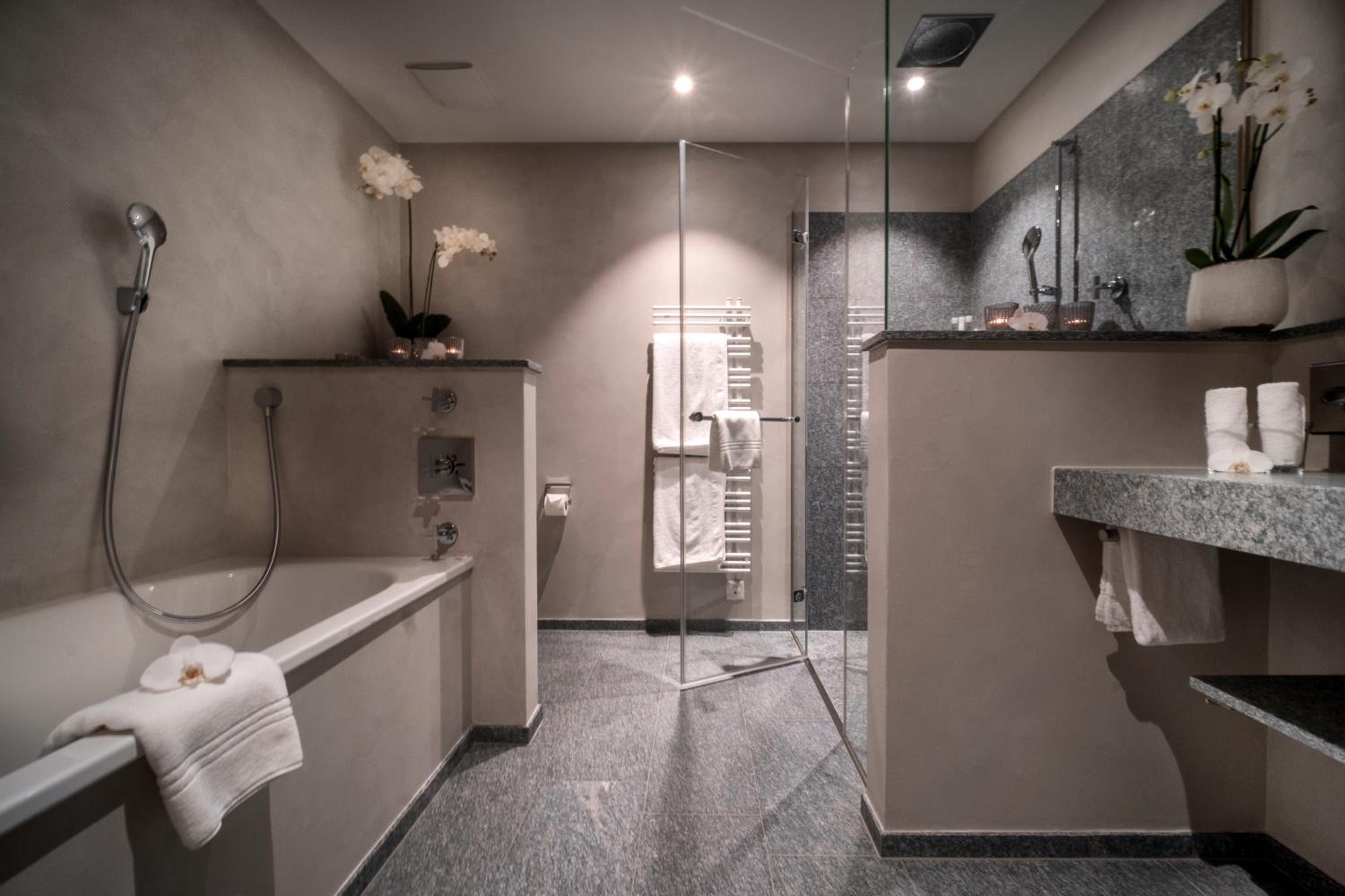 Suite - Photo 3