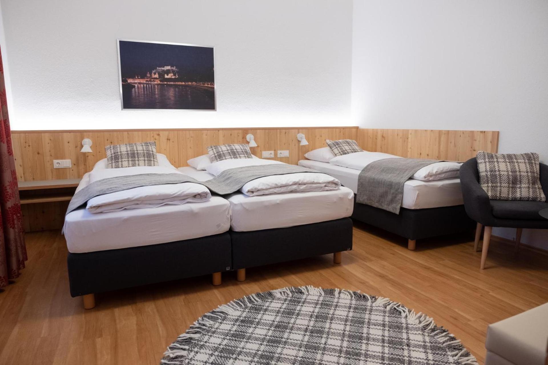 Apartment with Terrace - Photo 13