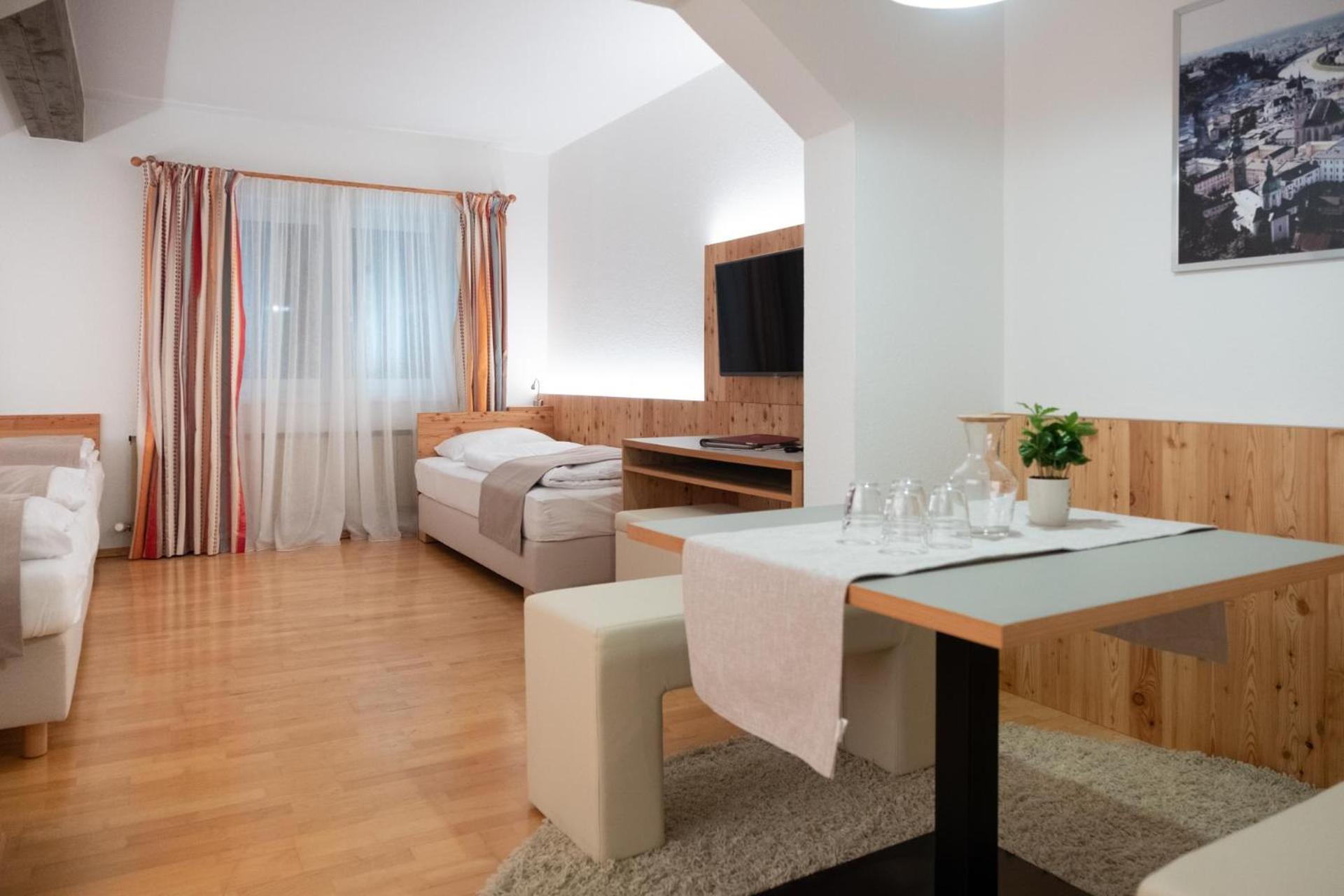 One-Bedroom Apartment - Photo 5