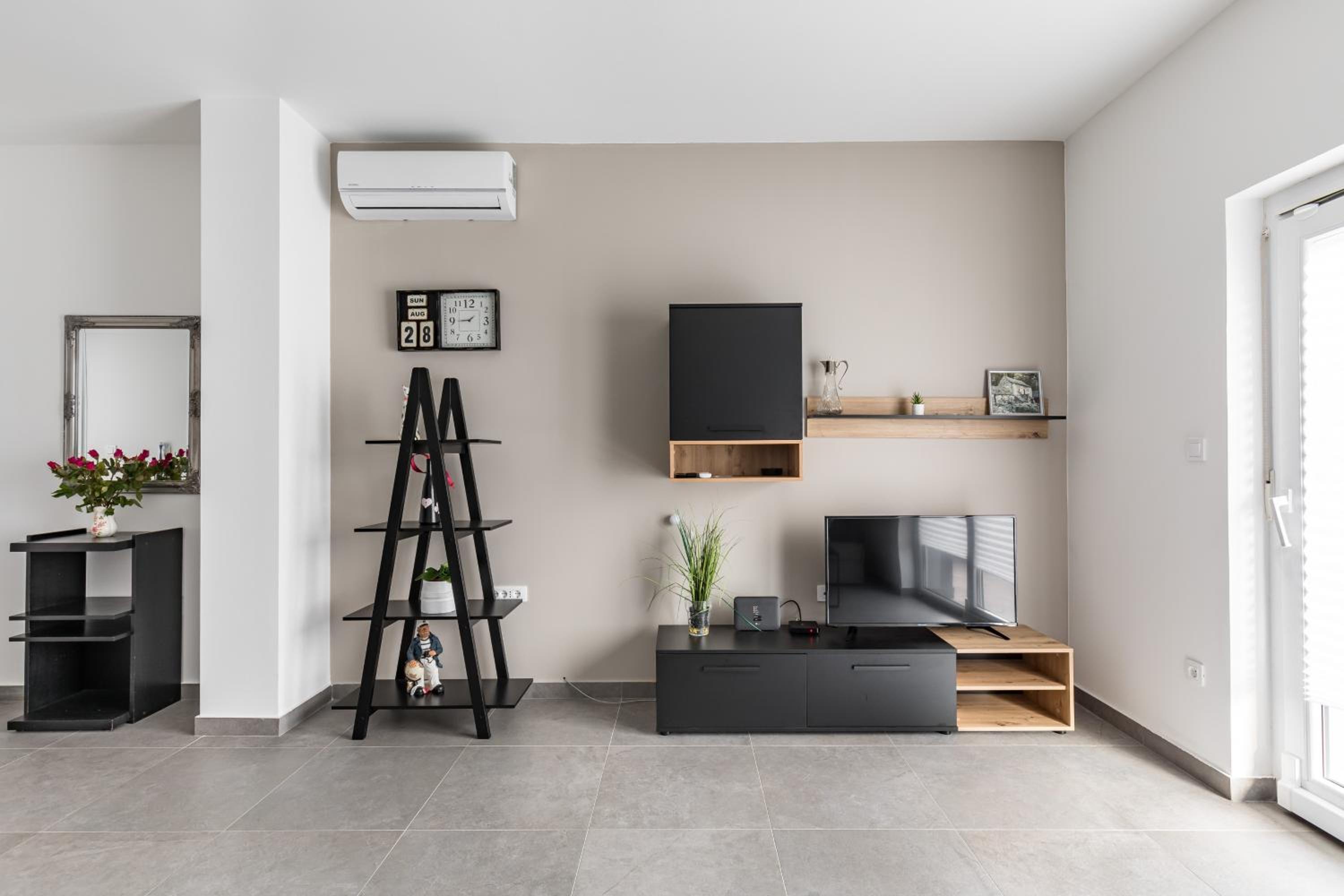Premium One Bedroom Apartment with Balcony 