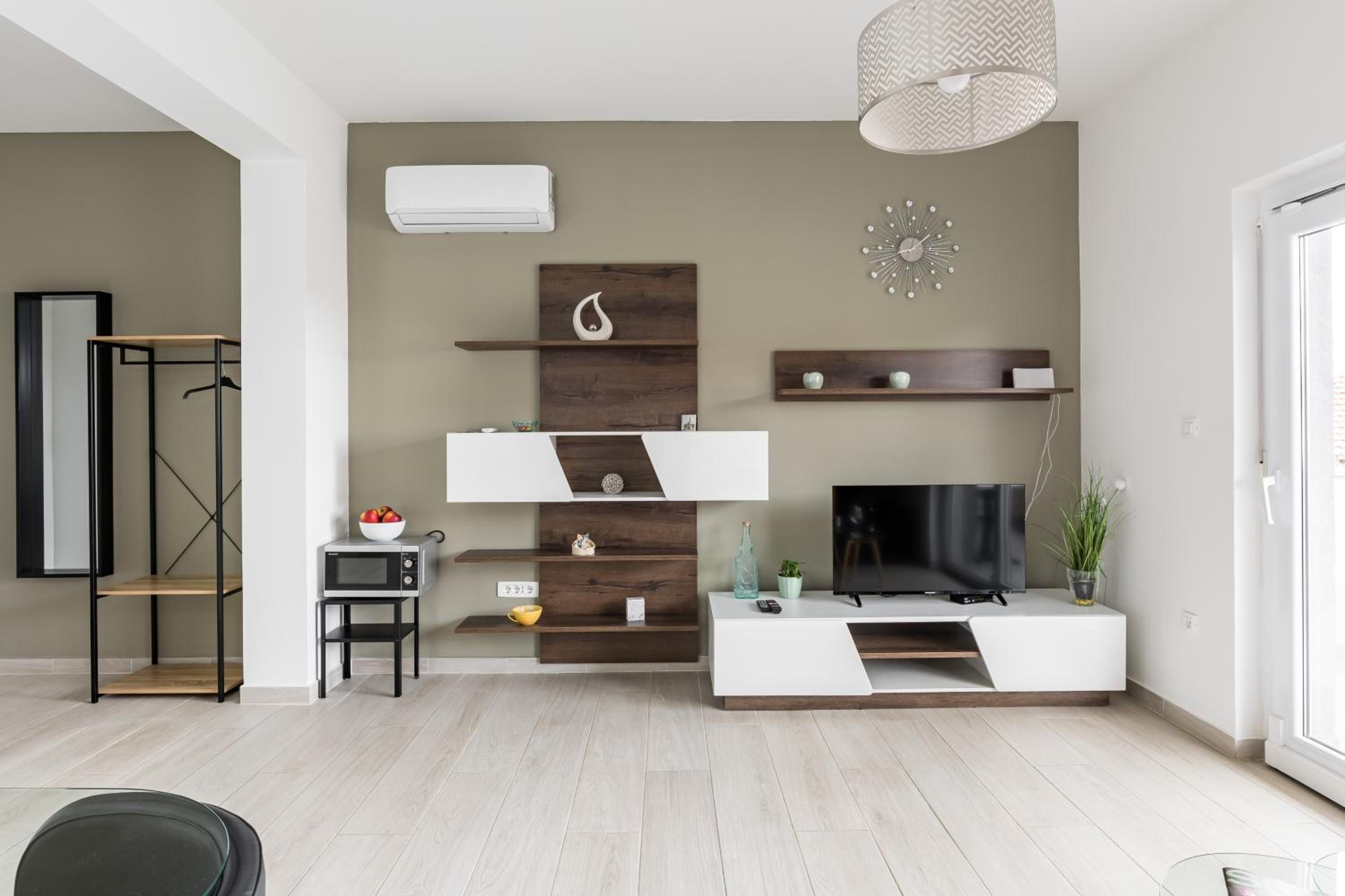 Deluxe One Bedroom Apartment with Balcony