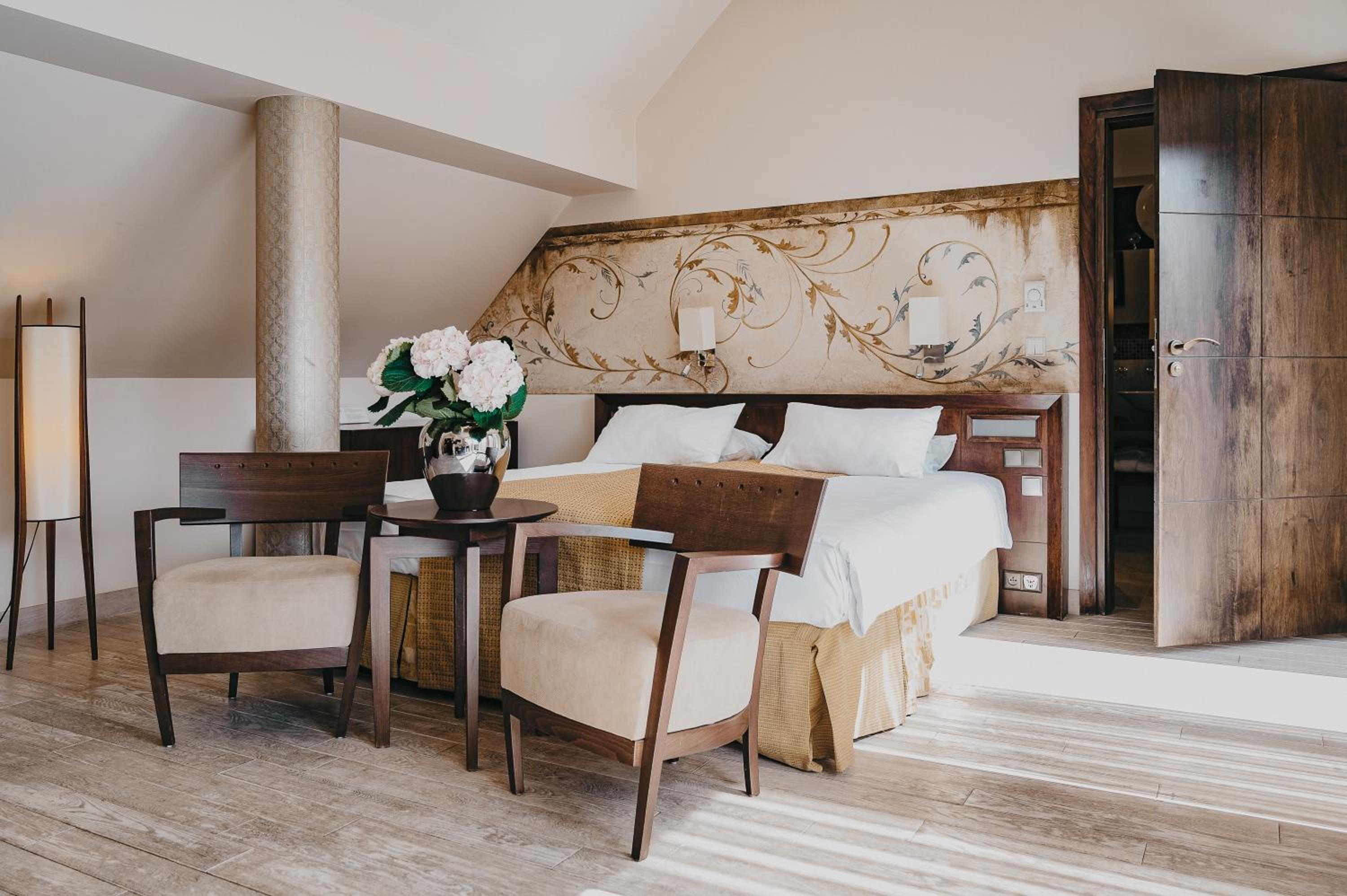 Standard King Room - Photo 3