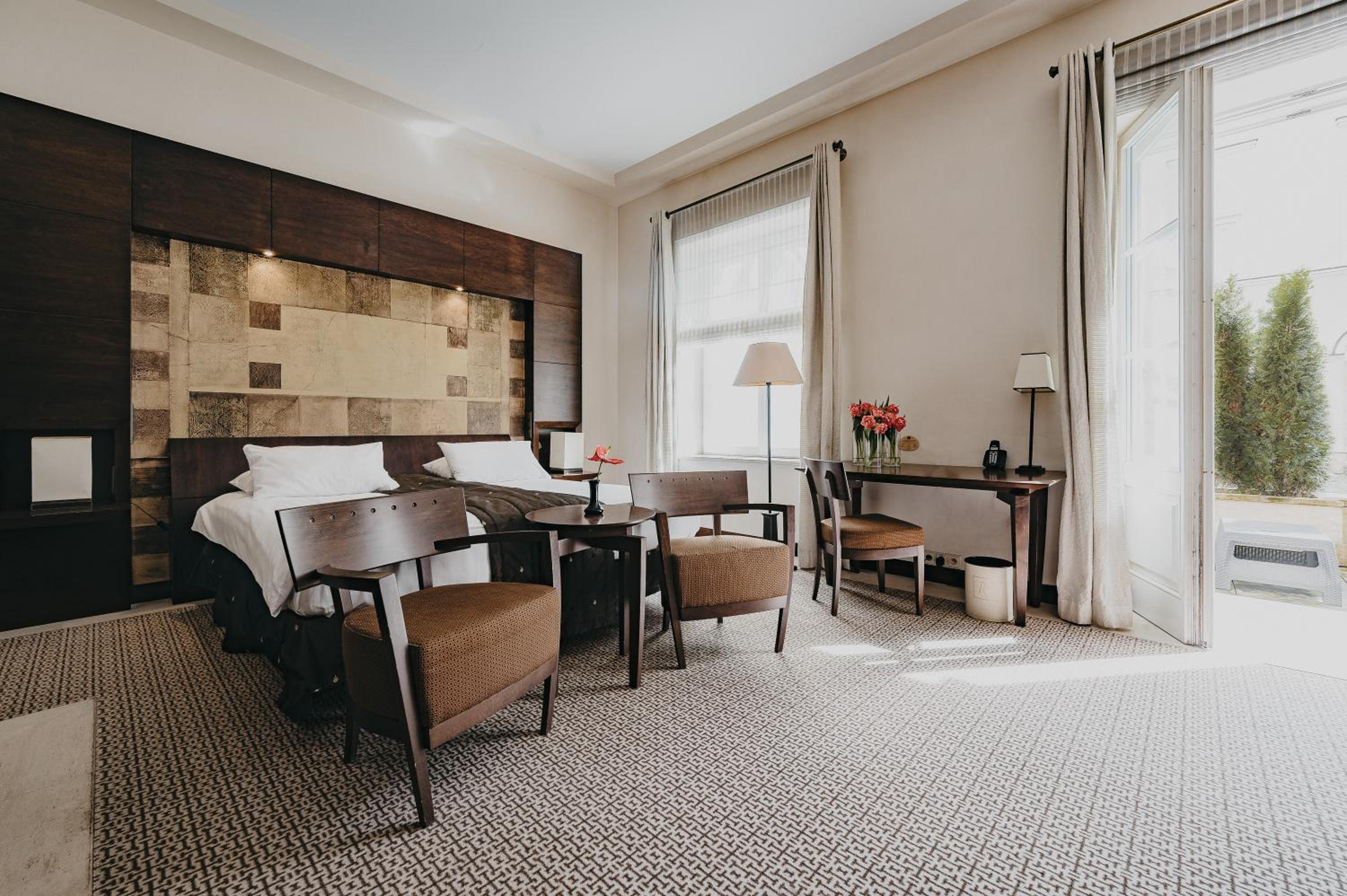 Standard King Room - Photo 5