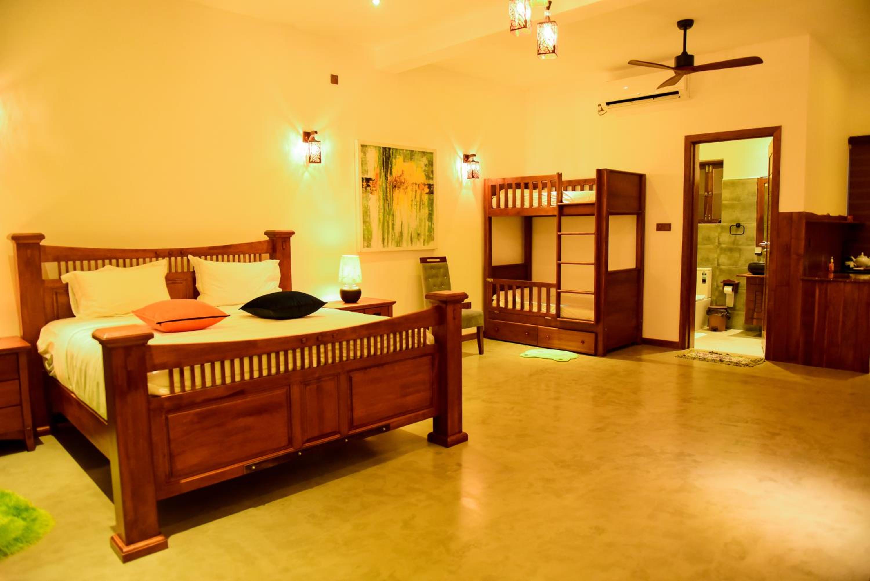 Deluxe Family Room - Photo 37