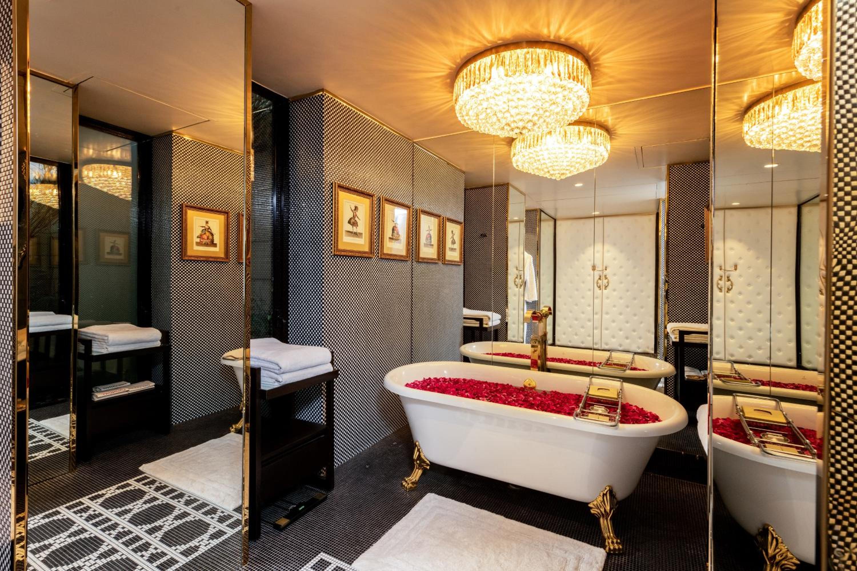 Belle Epoque Suite with Happy Hours at Safari Lounge 5 to 7 pm, Buy 01 drink and get another drink complimentary (spirits), 1200 spa credit per booking