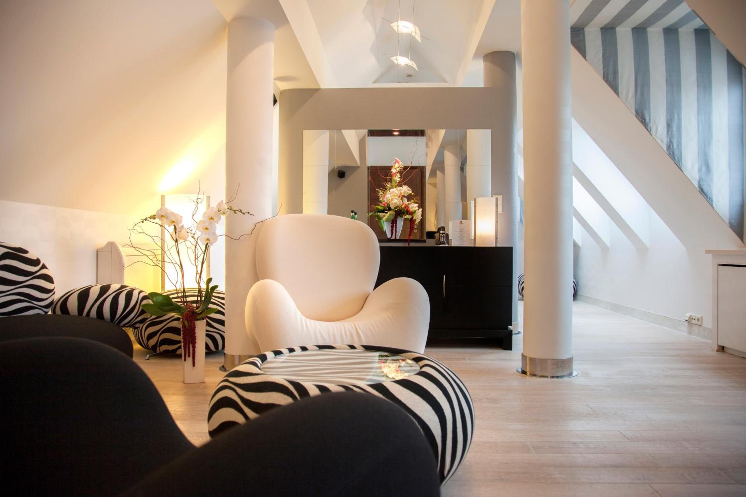 Studio Apartment - Photo 2
