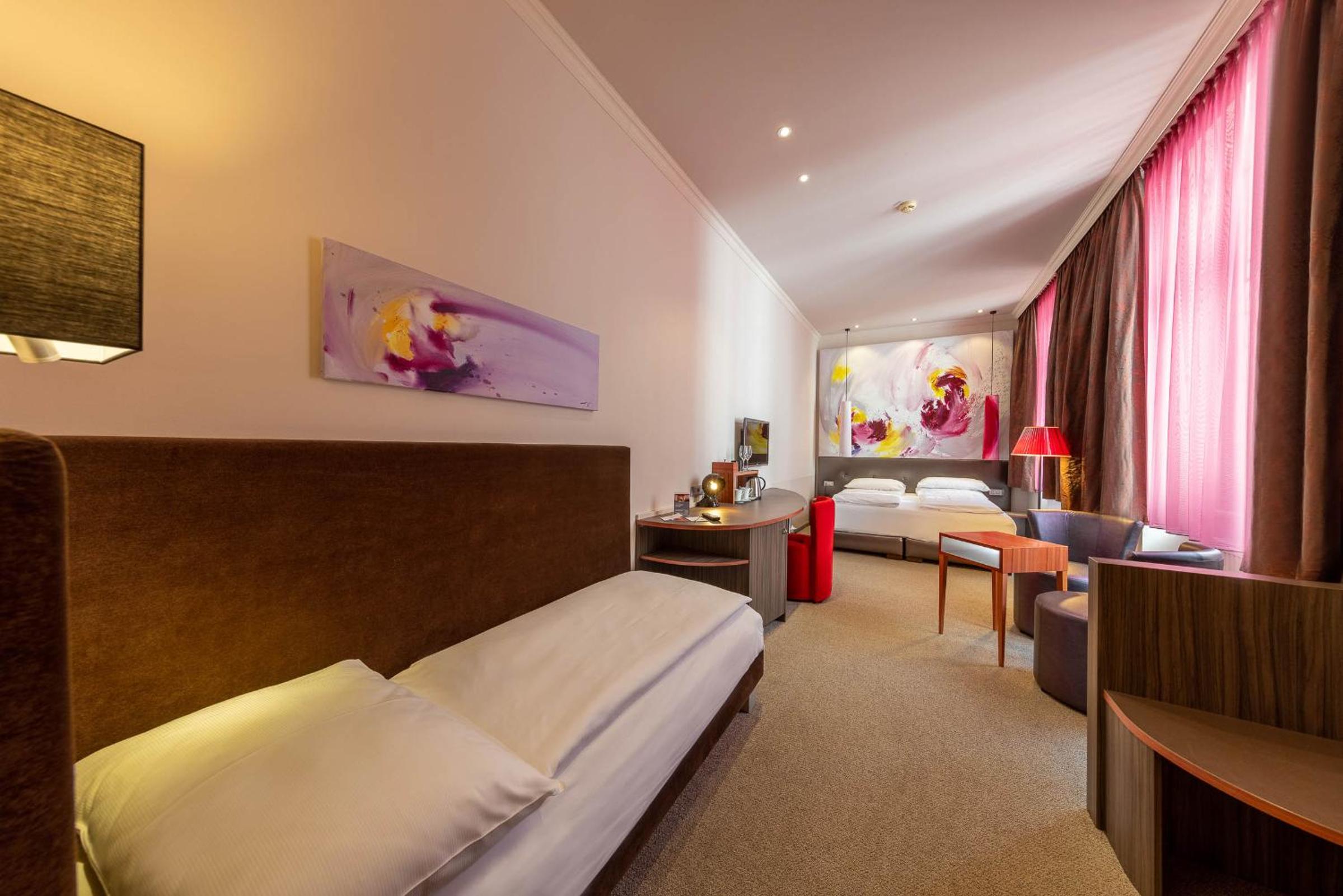 Deluxe Triple Room with Garden View photo 2