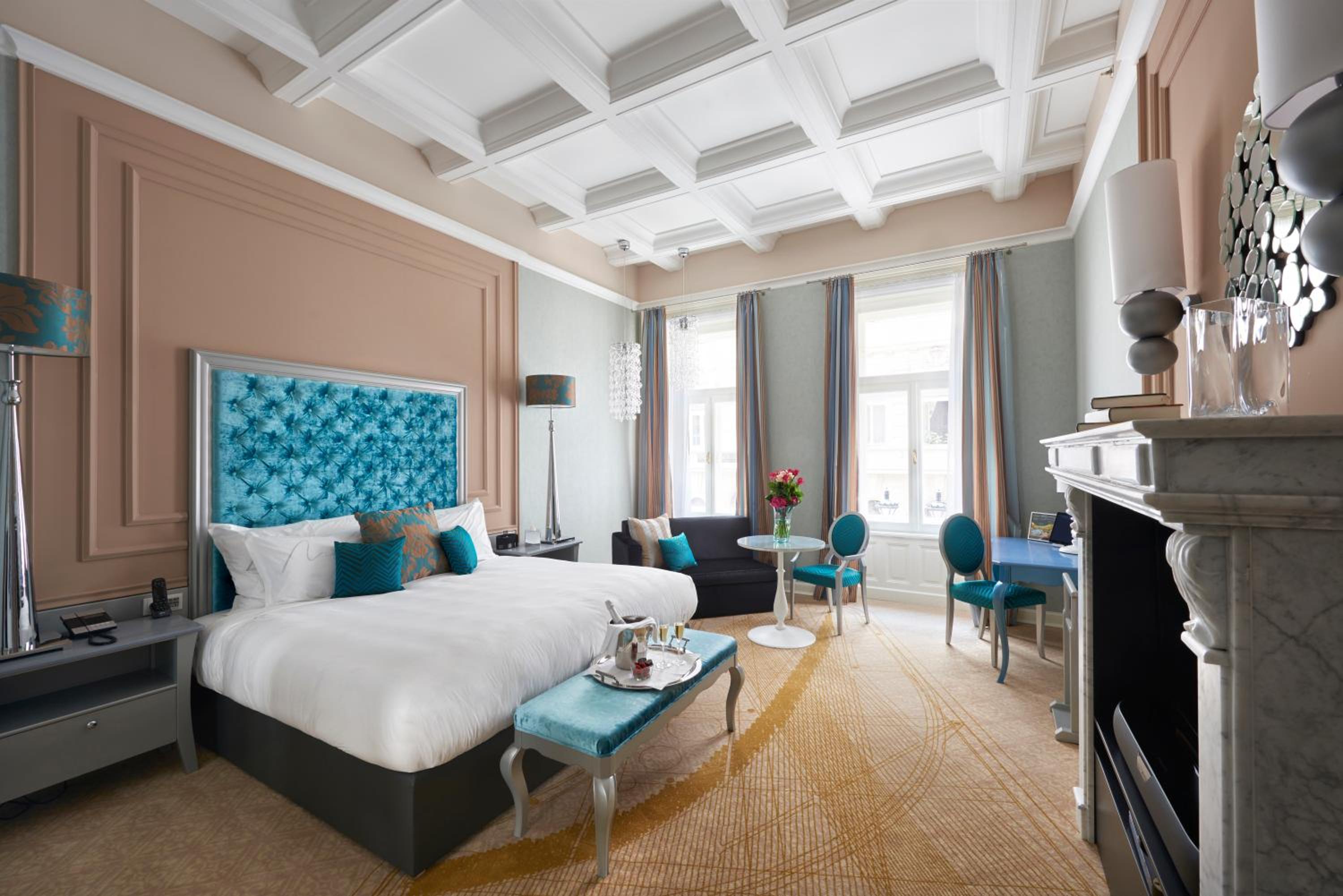 Aria Signature - King Room with Sofa