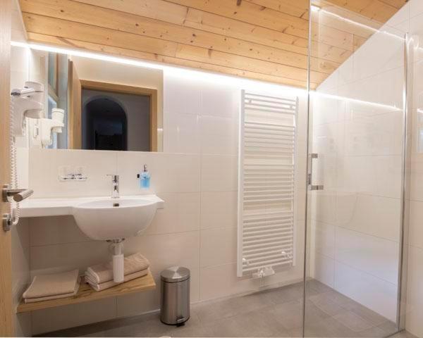 Apartment with Shower photo 3