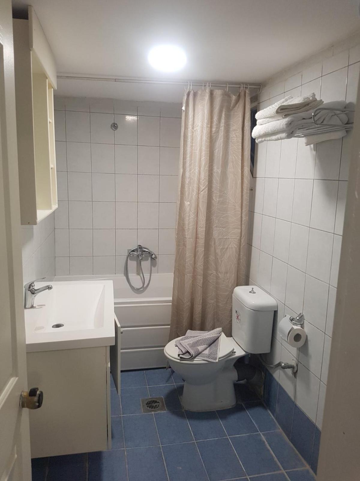 One-Bedroom Apartment - Photo 4
