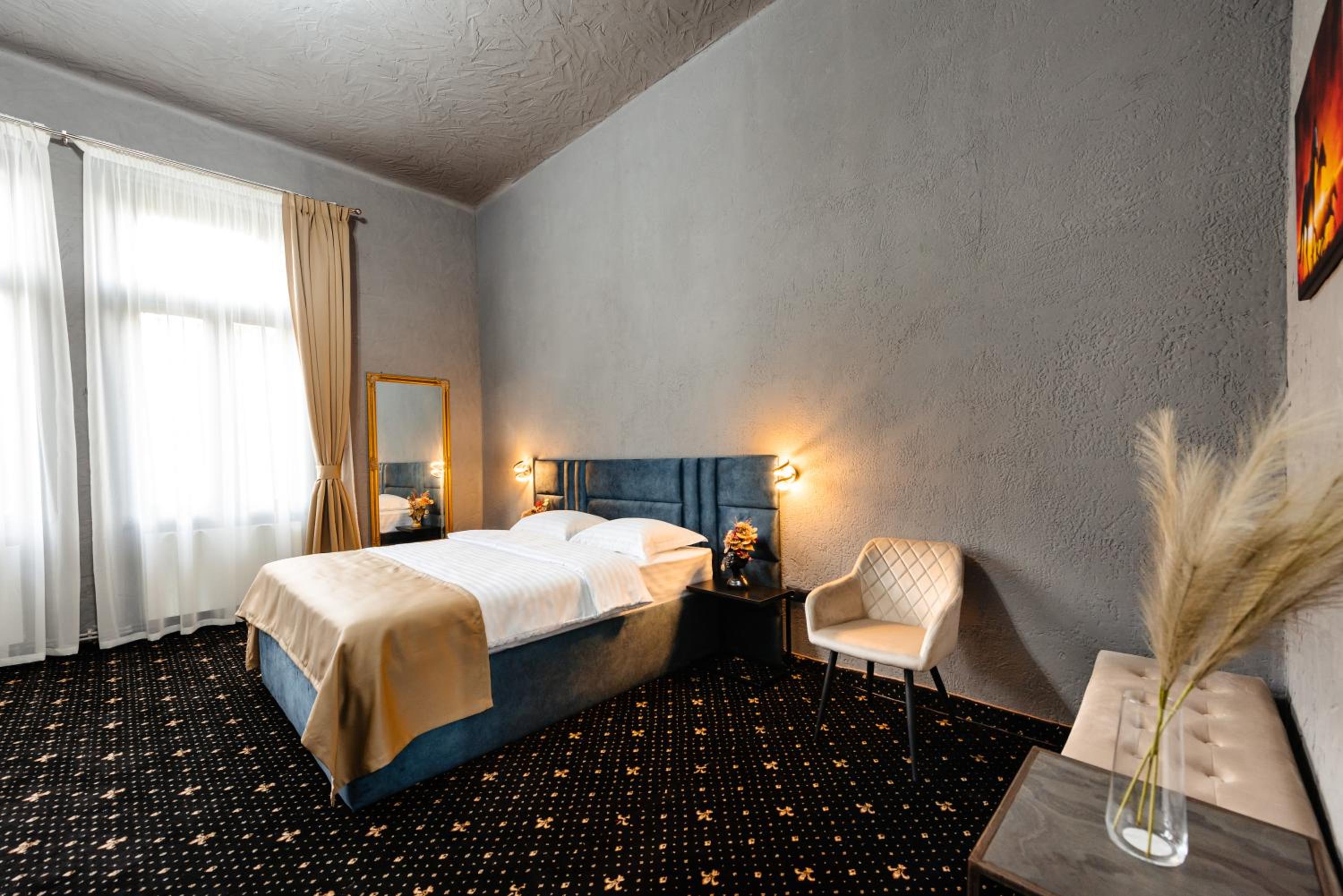 Deluxe Suite - Photo 7