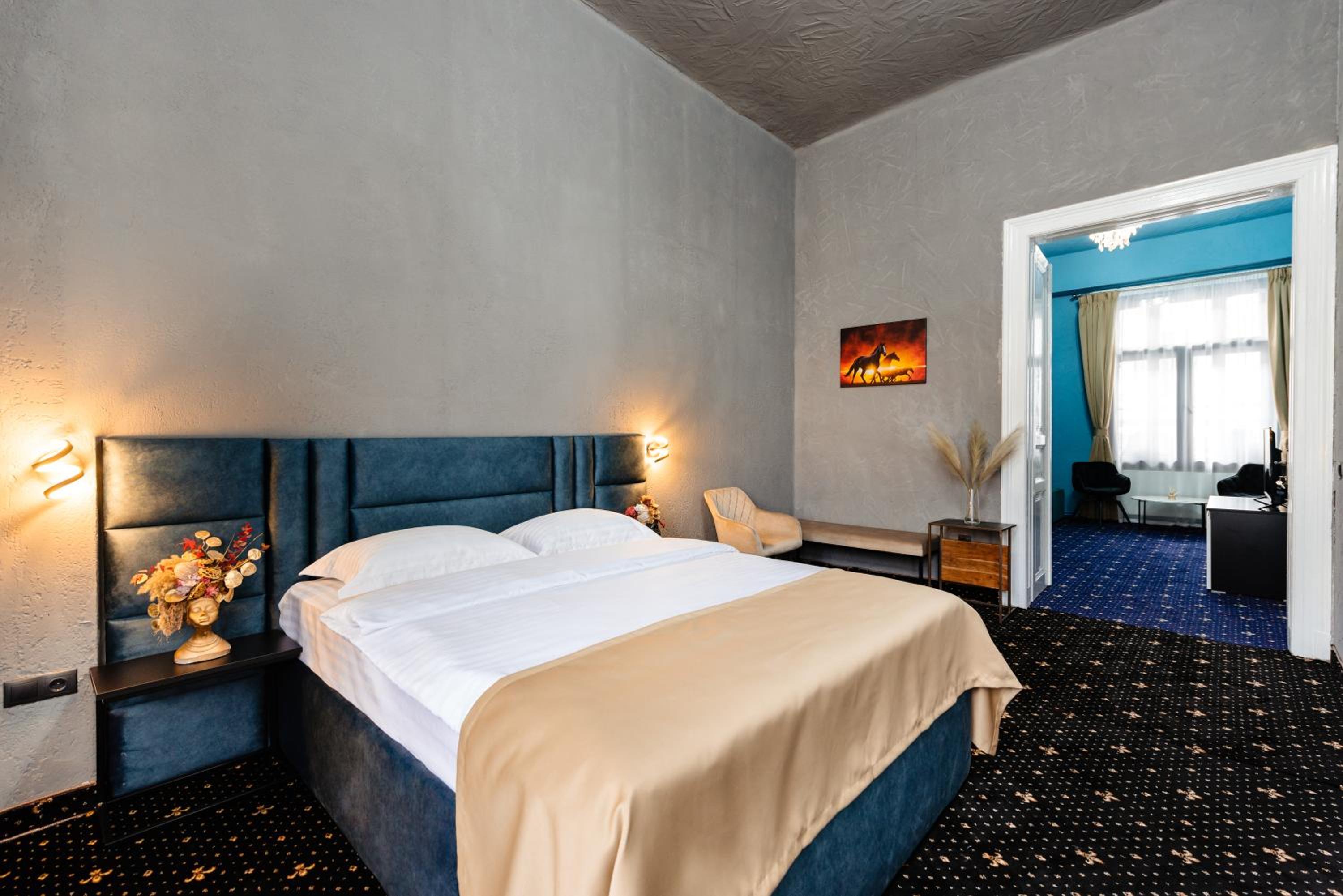 Deluxe Suite - Photo 3