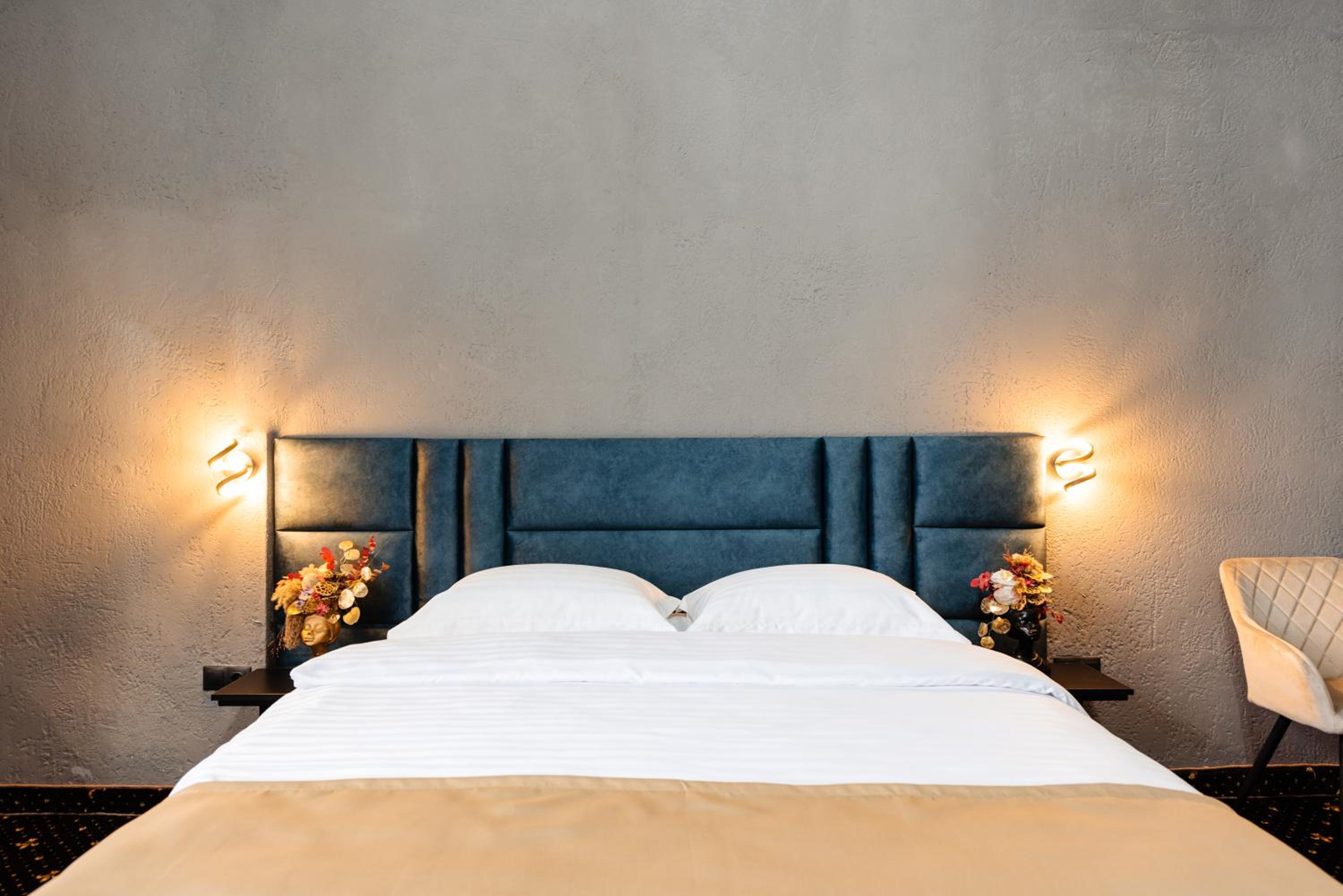 Deluxe Suite - Photo 6