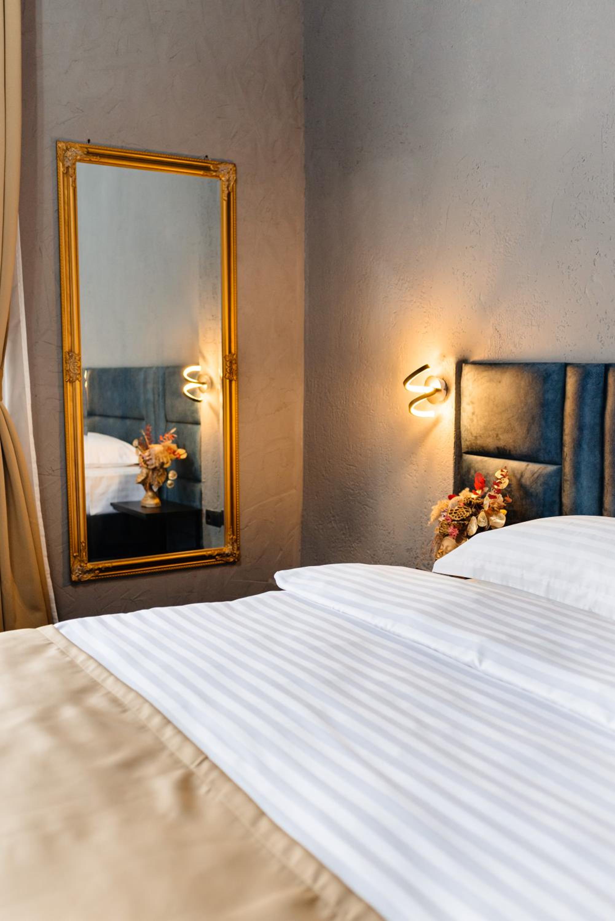 Deluxe Suite - Photo 1