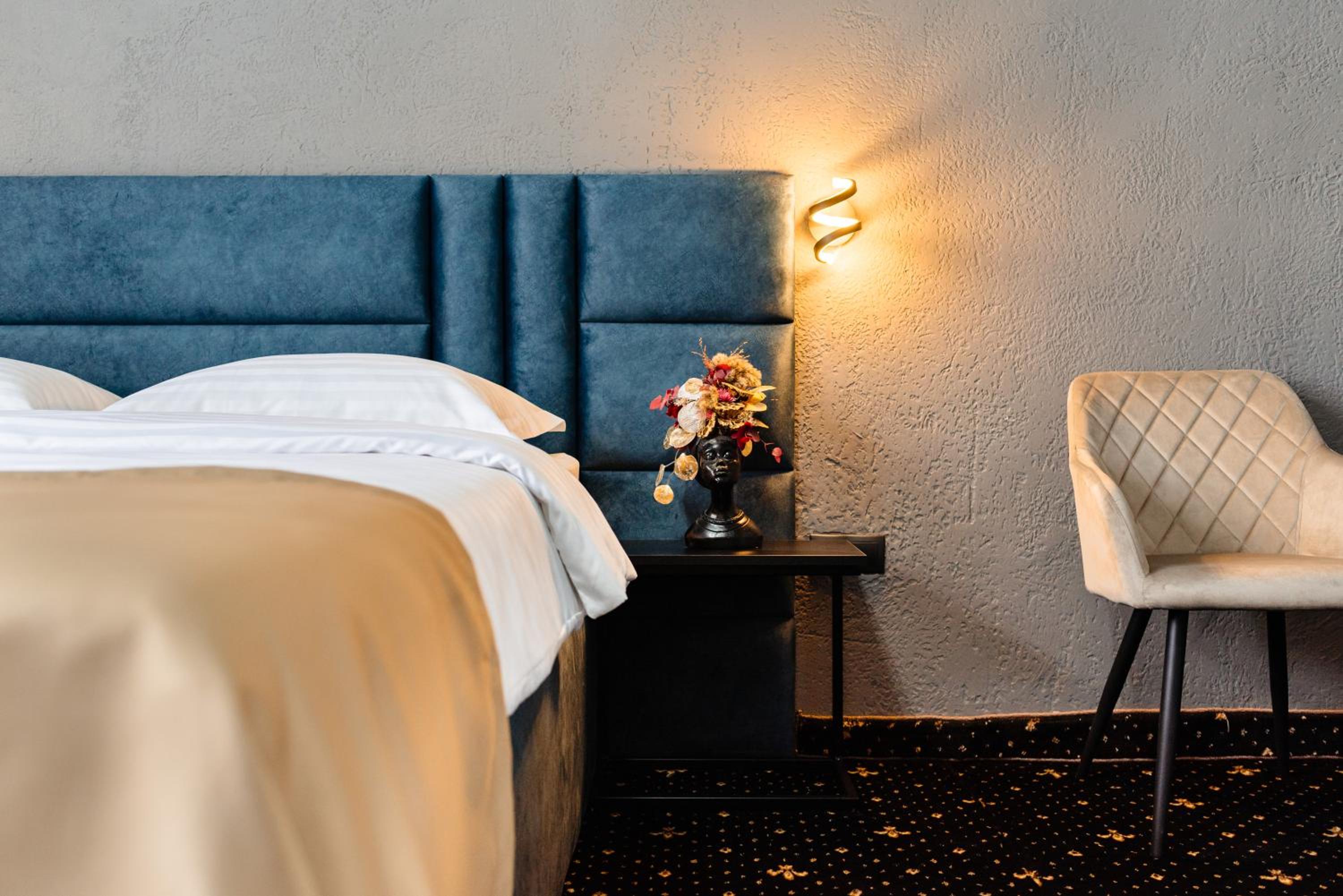 Deluxe Suite - Photo 15