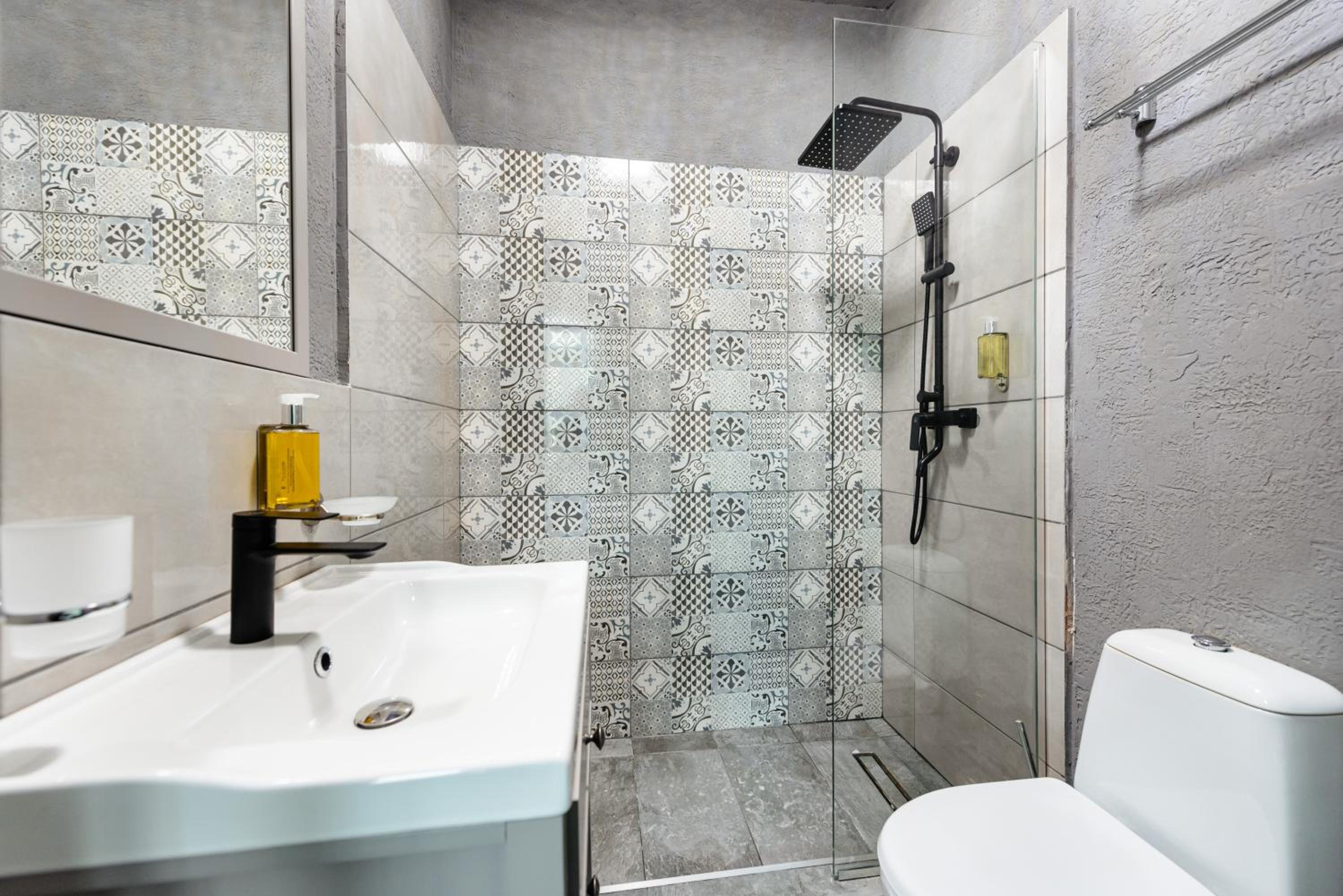 Deluxe Suite - Photo 13