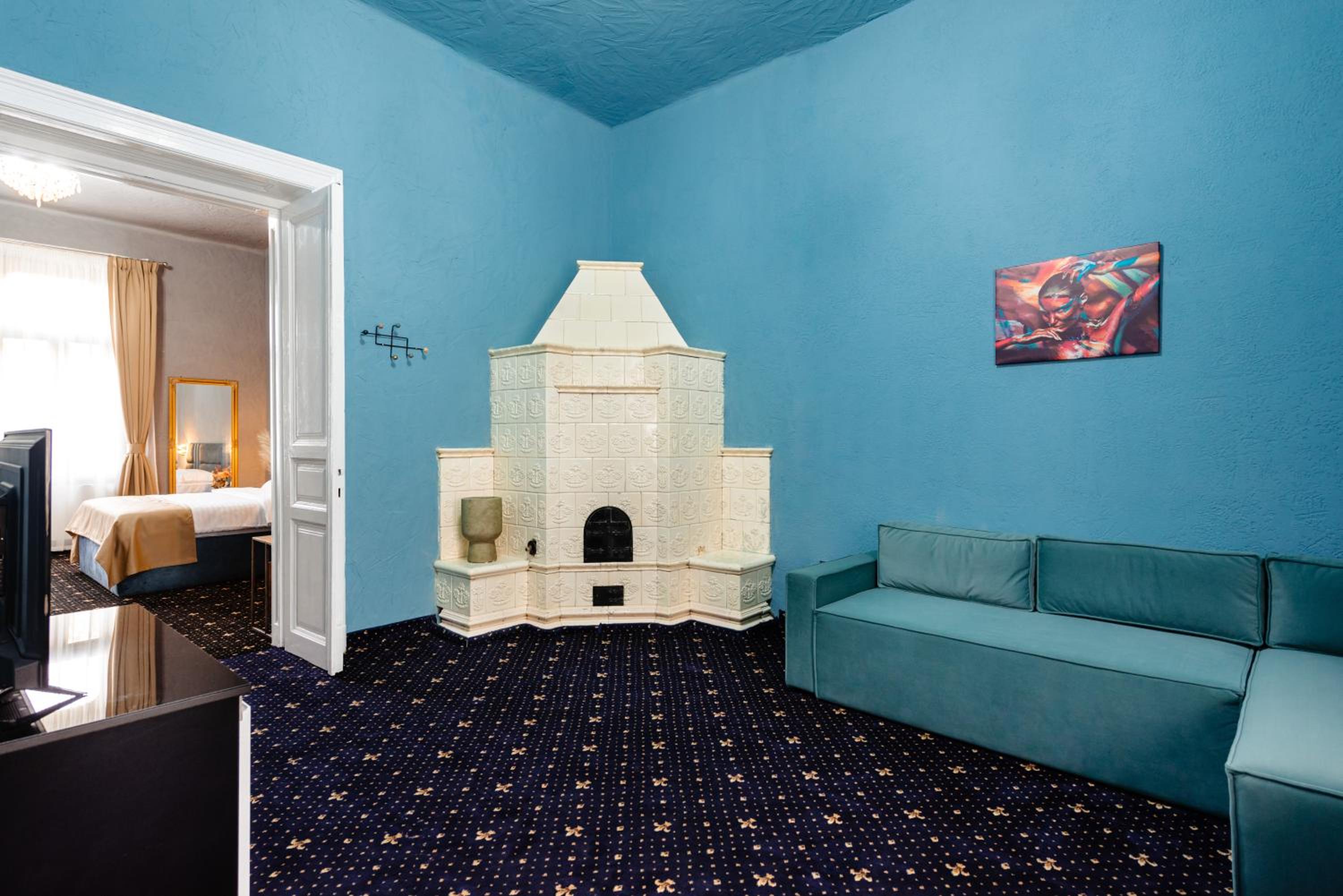 Deluxe Suite - Photo 11