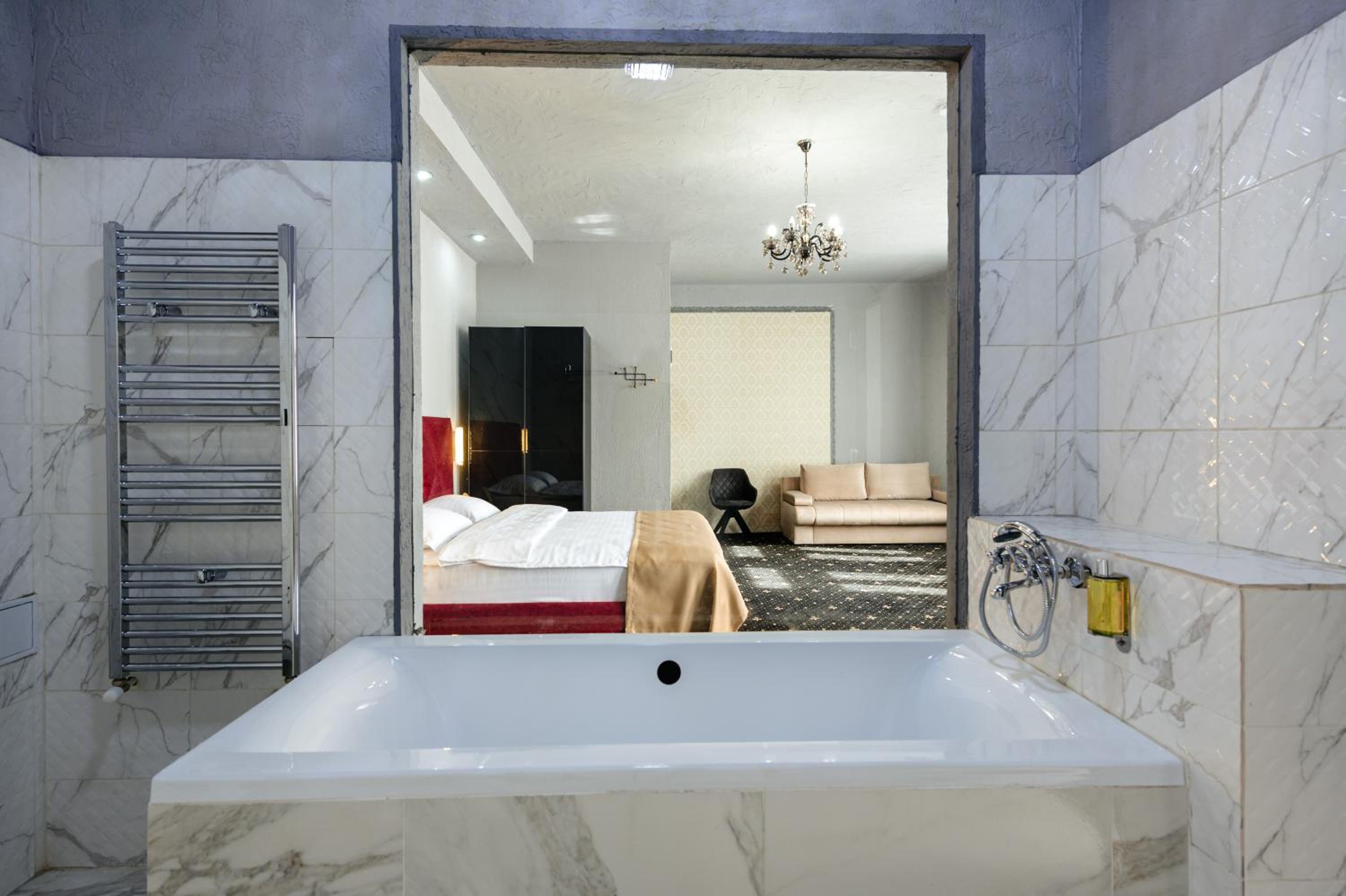 Deluxe Double Room - Photo 8