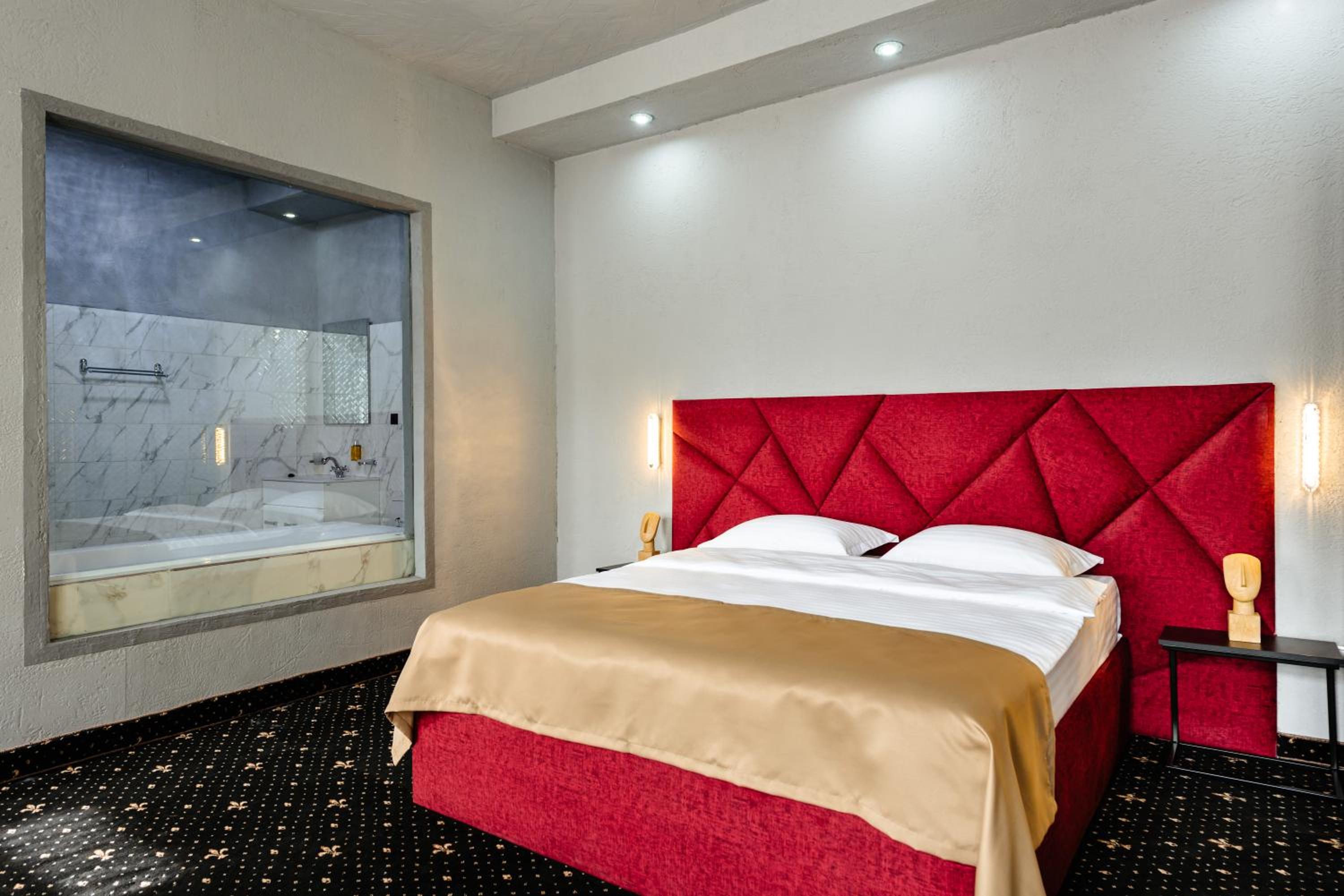 Deluxe Double Room - Photo 16