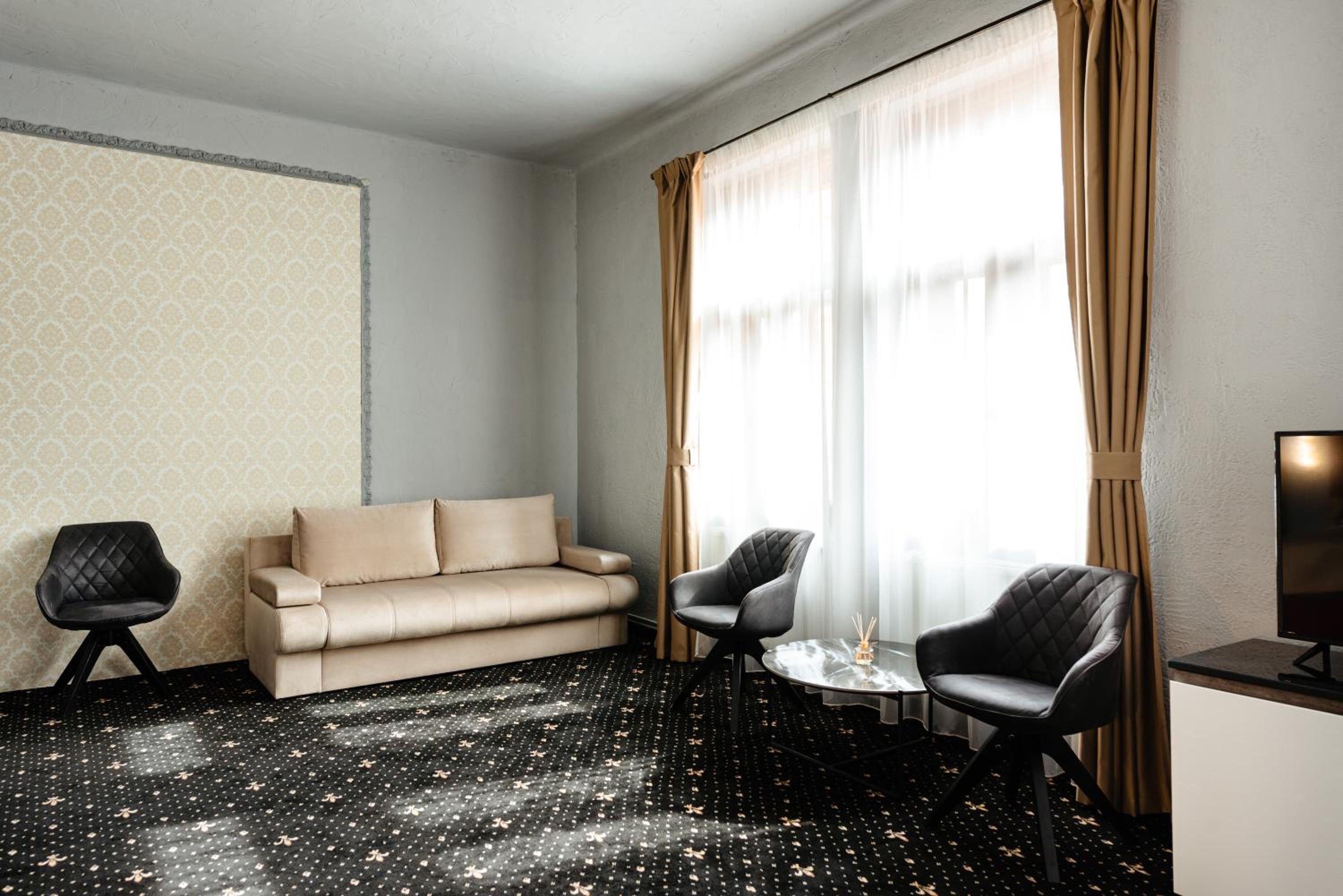 Deluxe Double Room - Photo 19