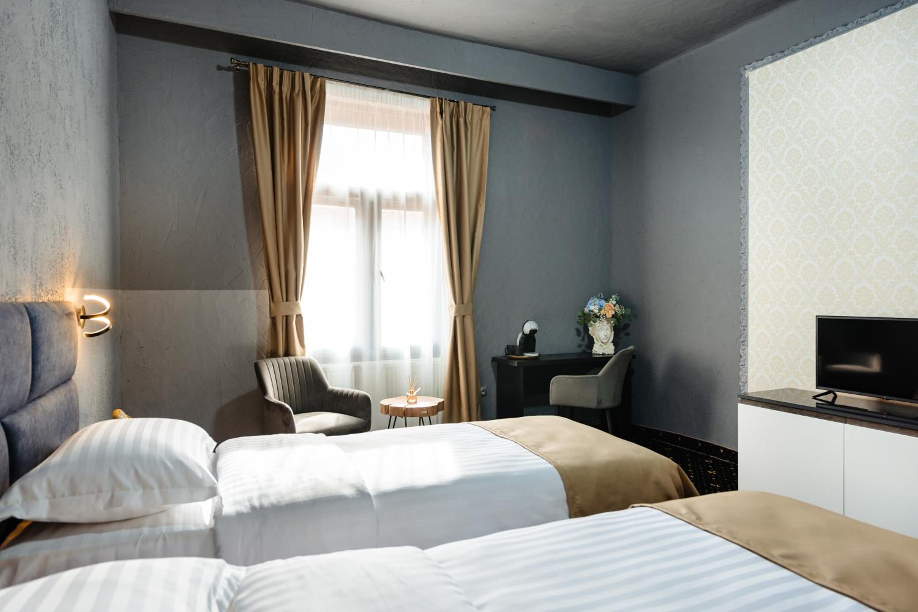 Superior Double Room - Photo 9
