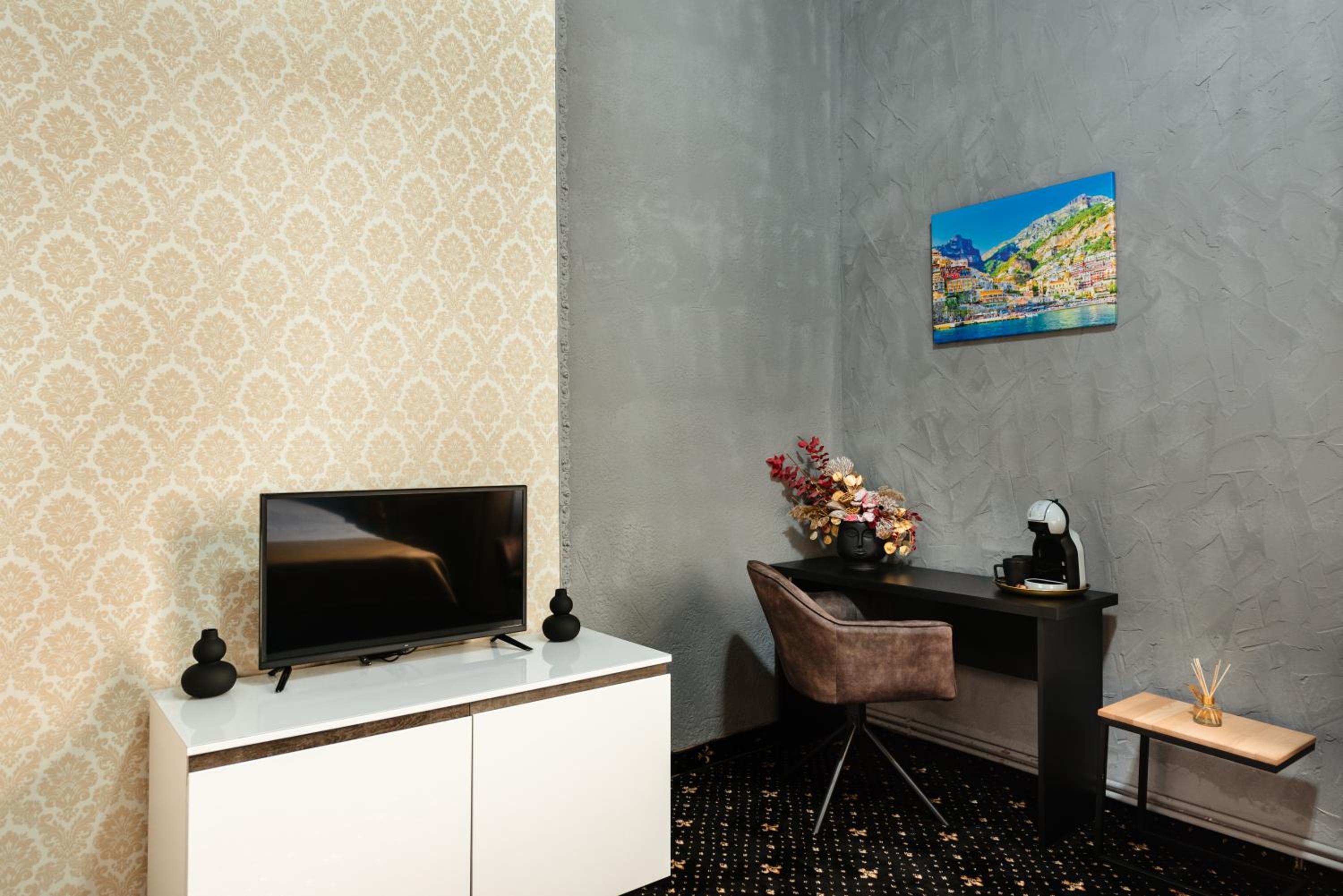 Double Room - Photo 11
