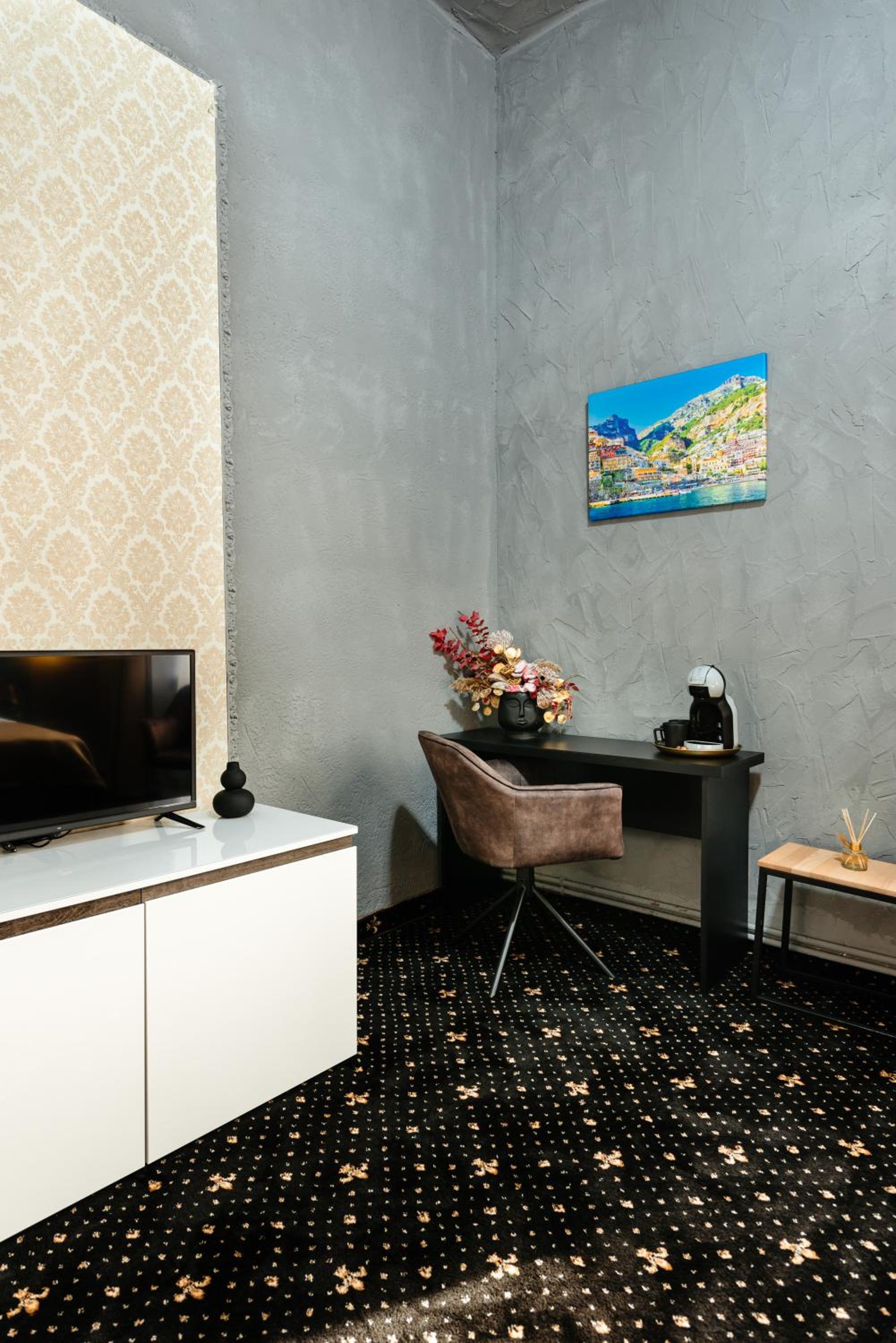 Double Room - Photo 8