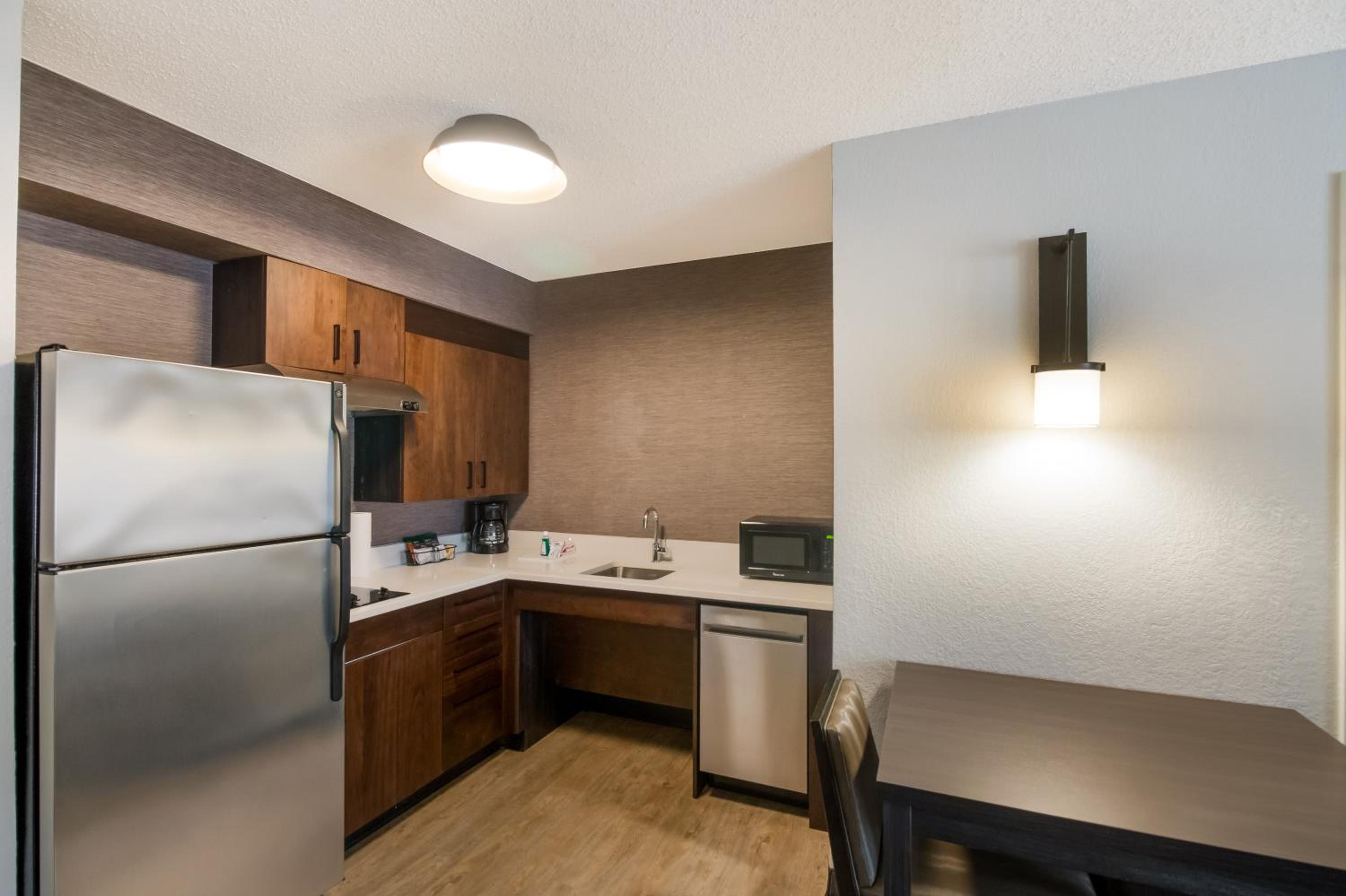 One-Bedroom Suite - Photo 6