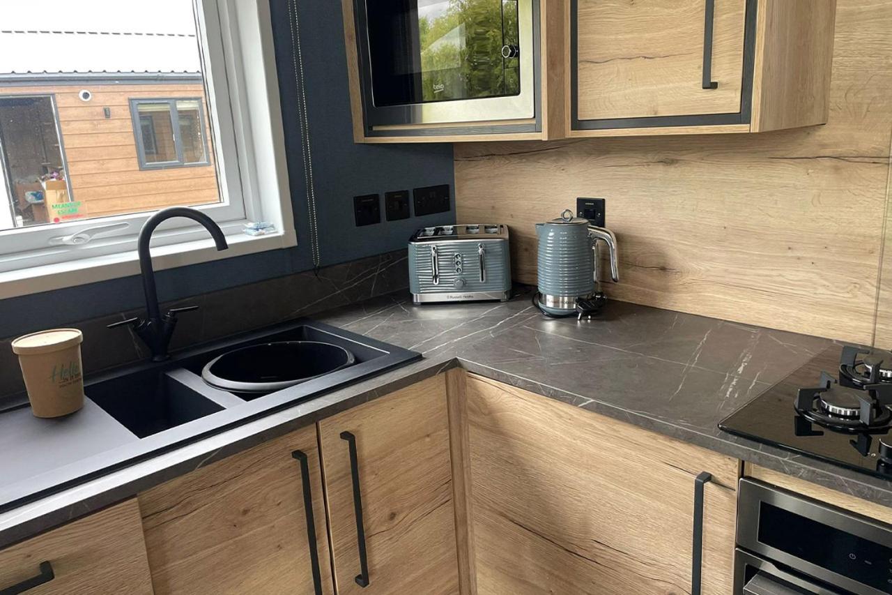Woodland Waterside Lodge 10 Berth, Hot Tub Pet Free (8+2) No Pets photo 2