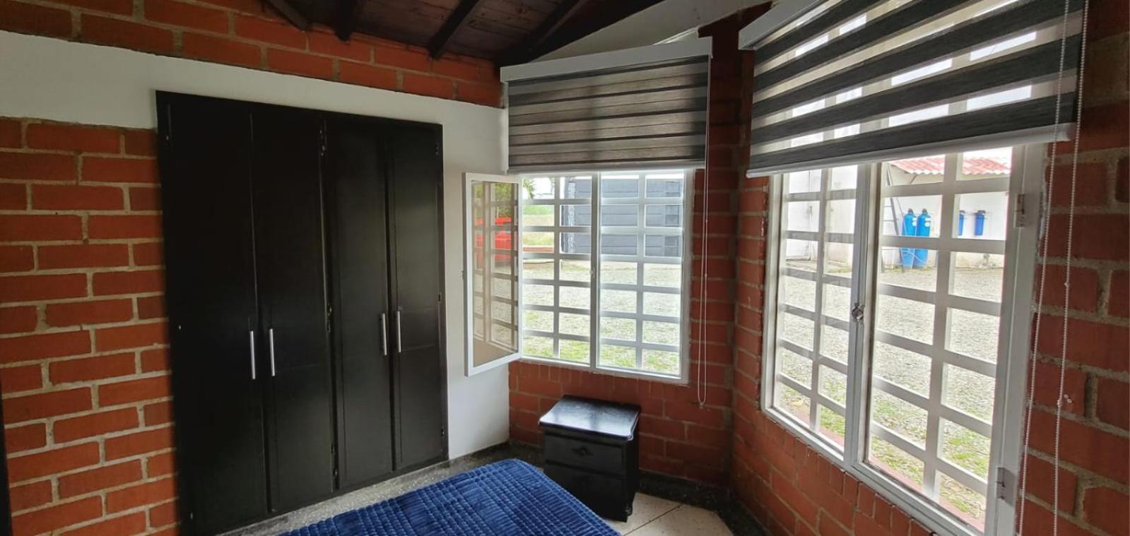 Family Room with Shared Bathroom photo 1