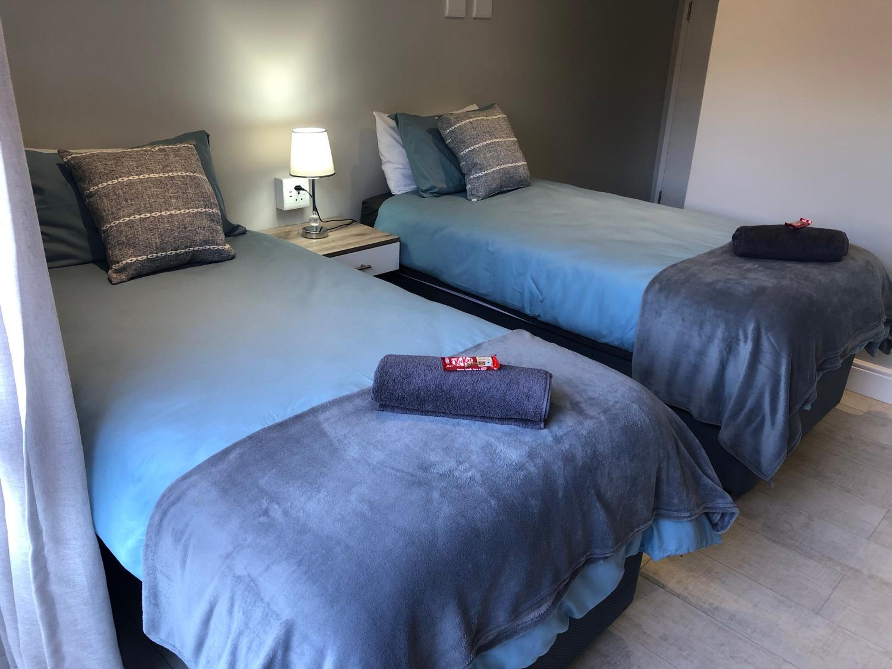 Twin Room with Private Bathroom - Photo 3
