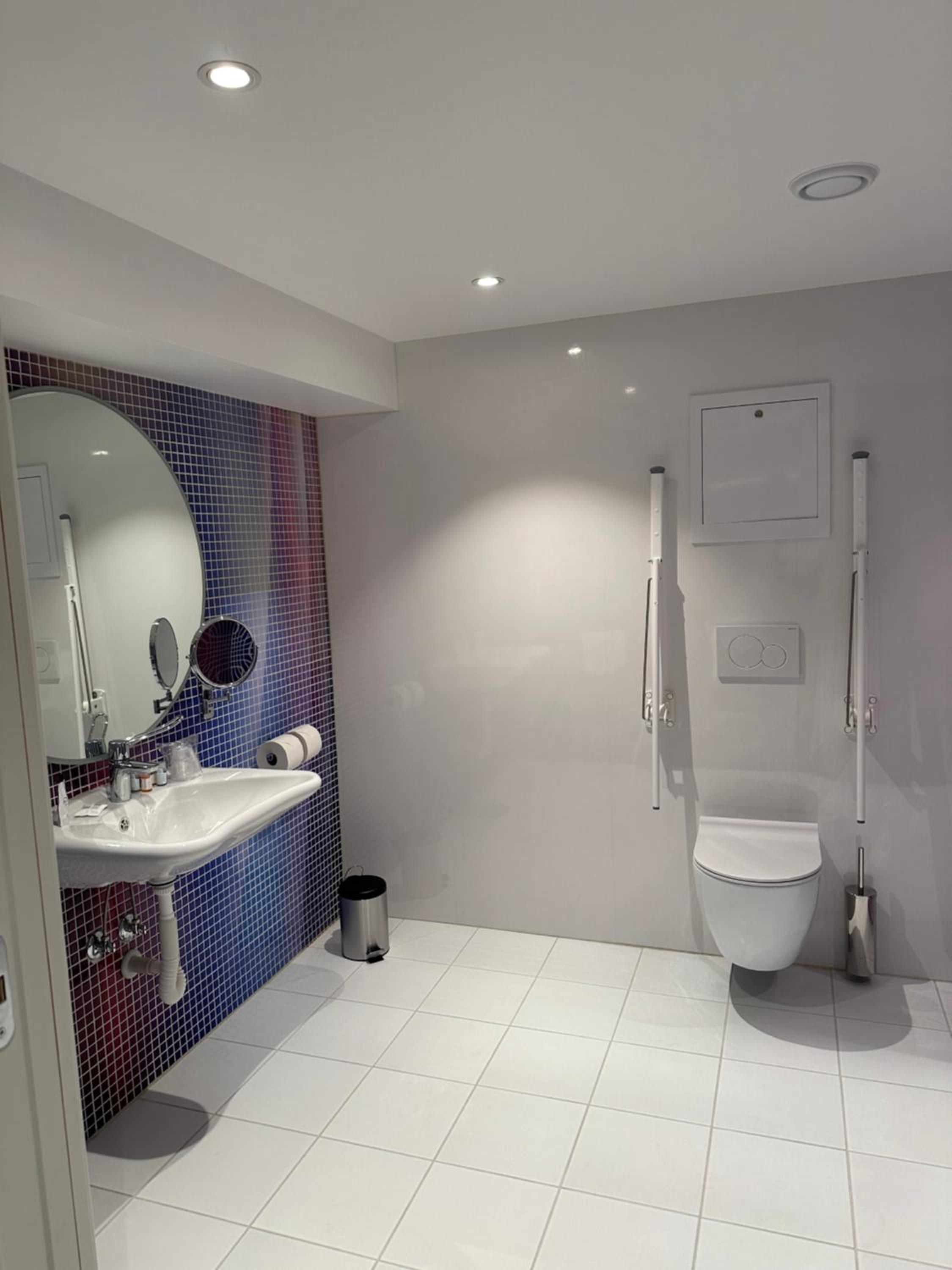 Superior Double Room With Sea View thumbnail 5