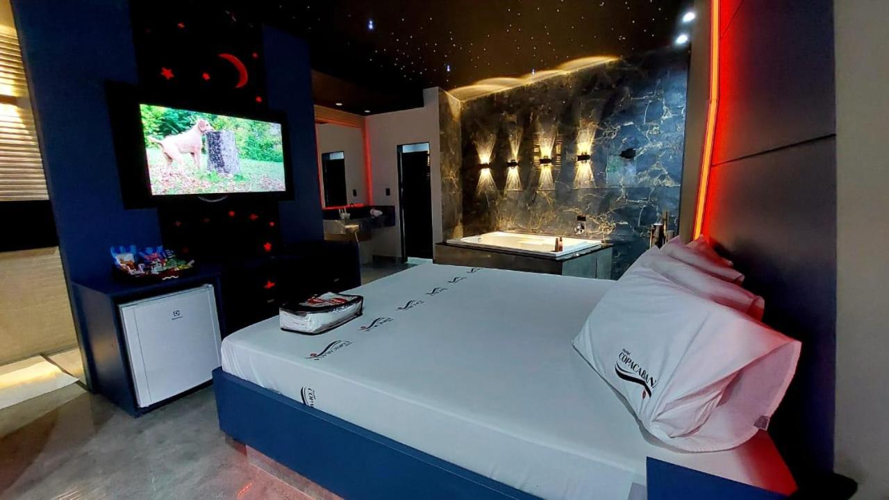 Suite with Private Pool - Photo 4