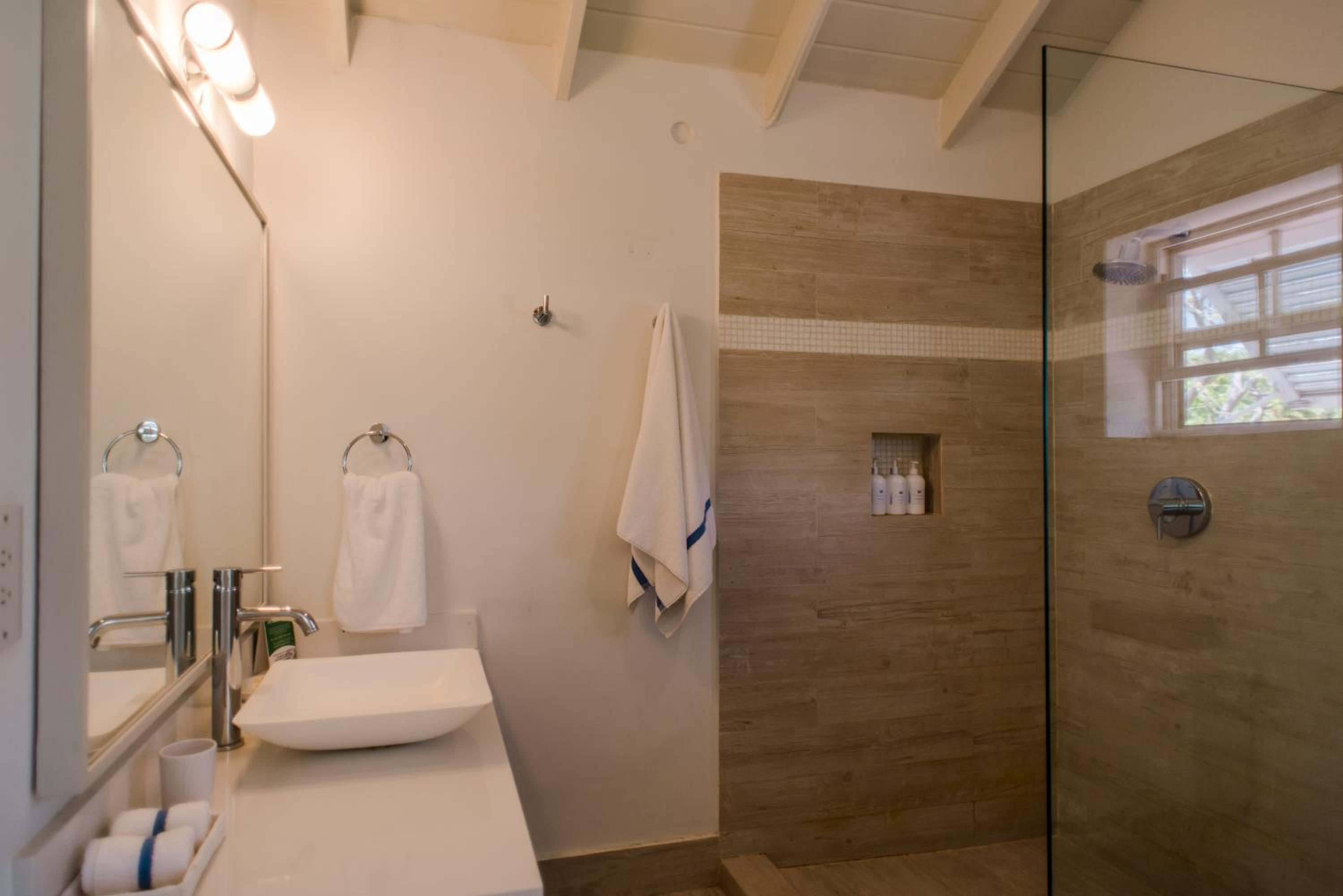 One-Bedroom Suite with Garden View photo 2