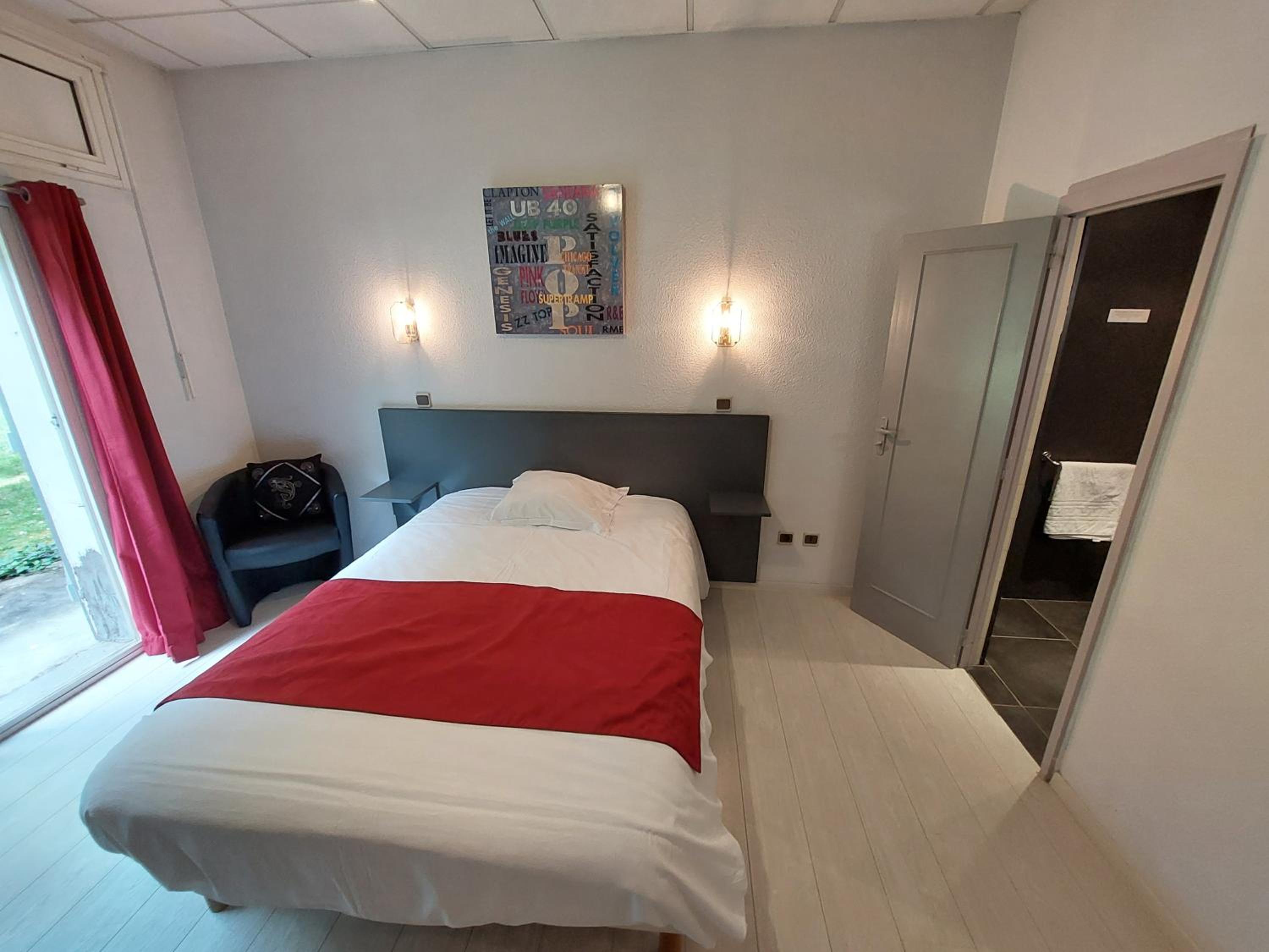 Double Room - Photo 15