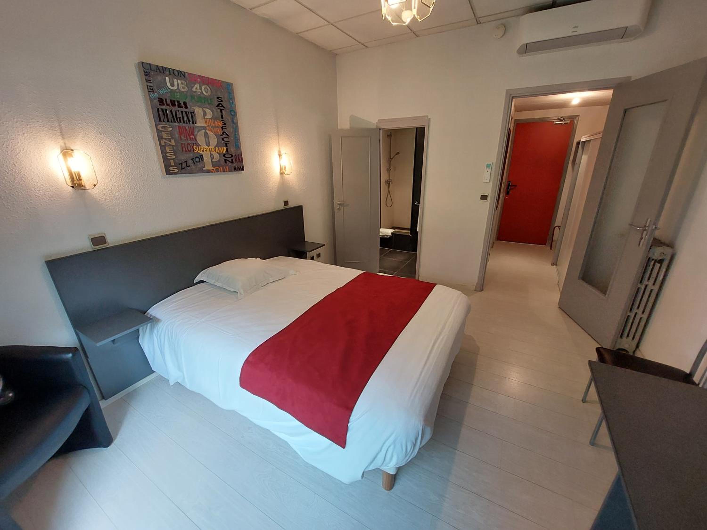 Double Room - Photo 13