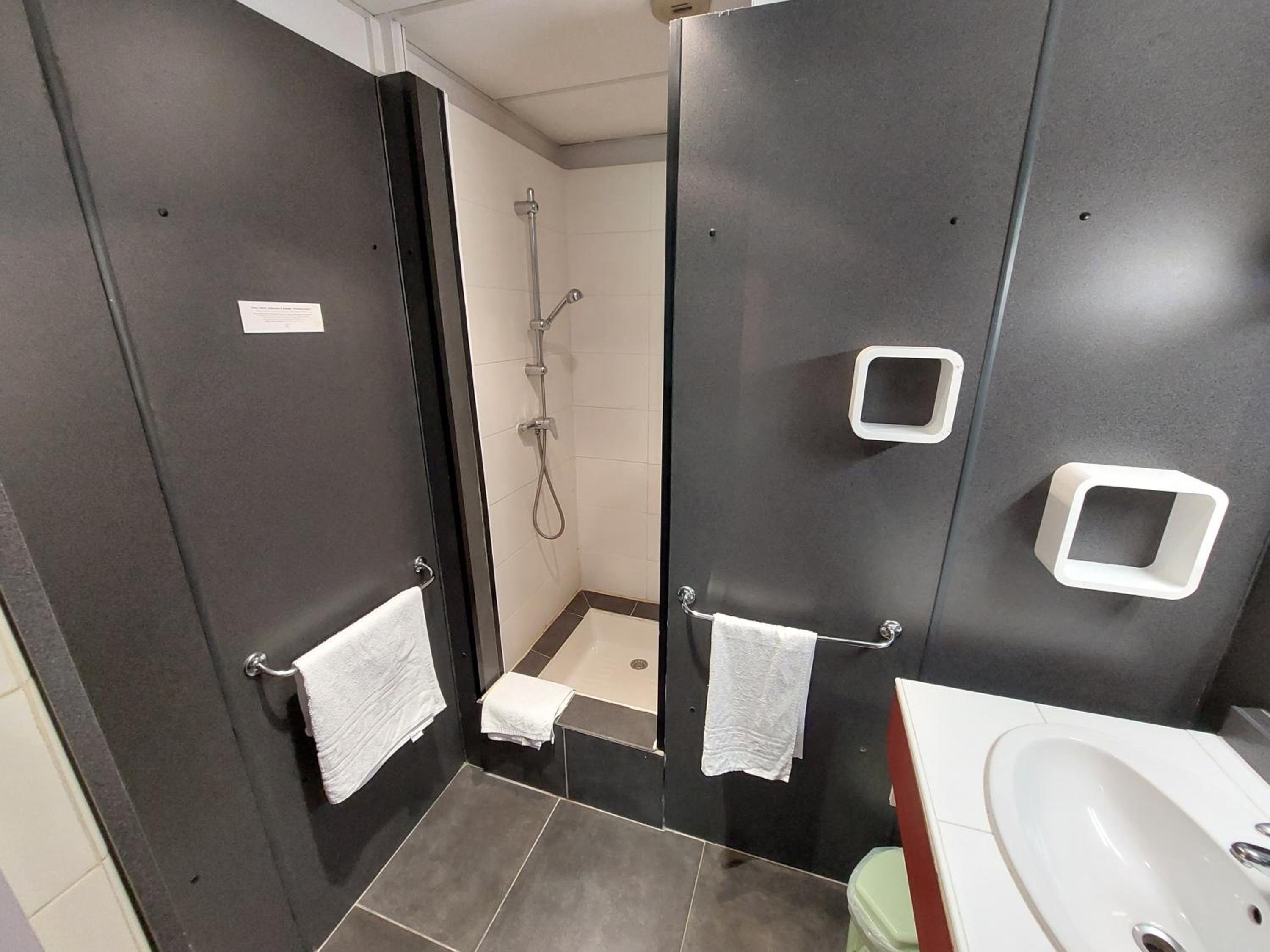 Double Room - Photo 12