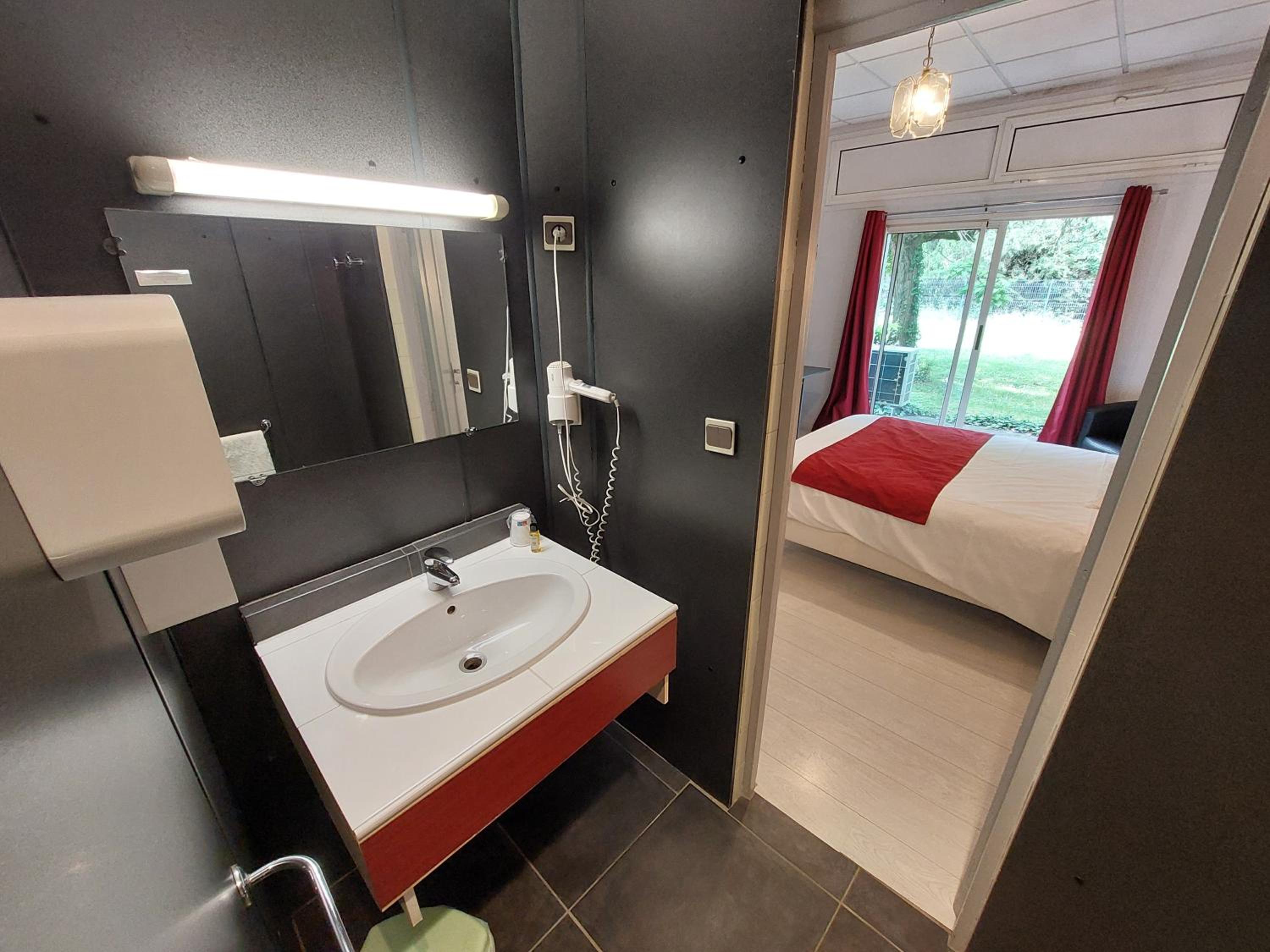 Double Room - Photo 11