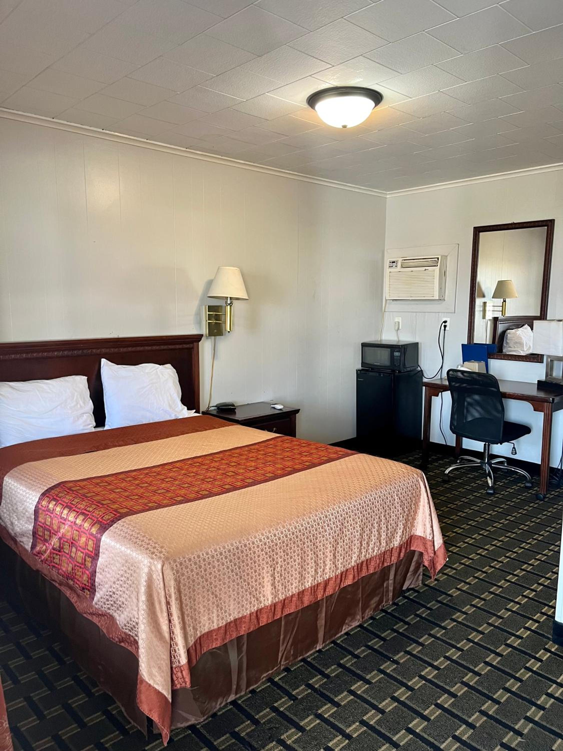 Queen Room photo 1