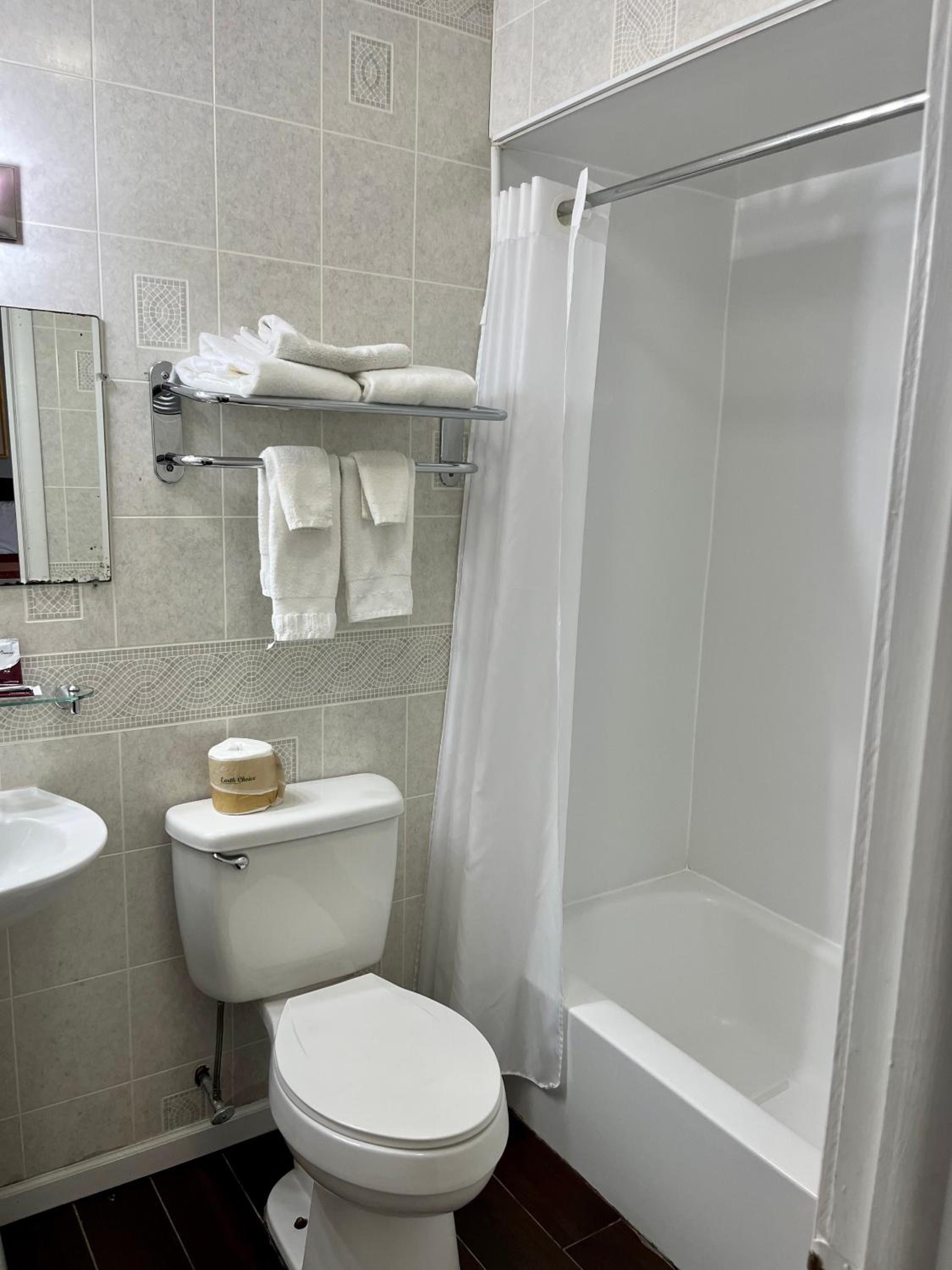 Double Room with Two Double Beds photo 2
