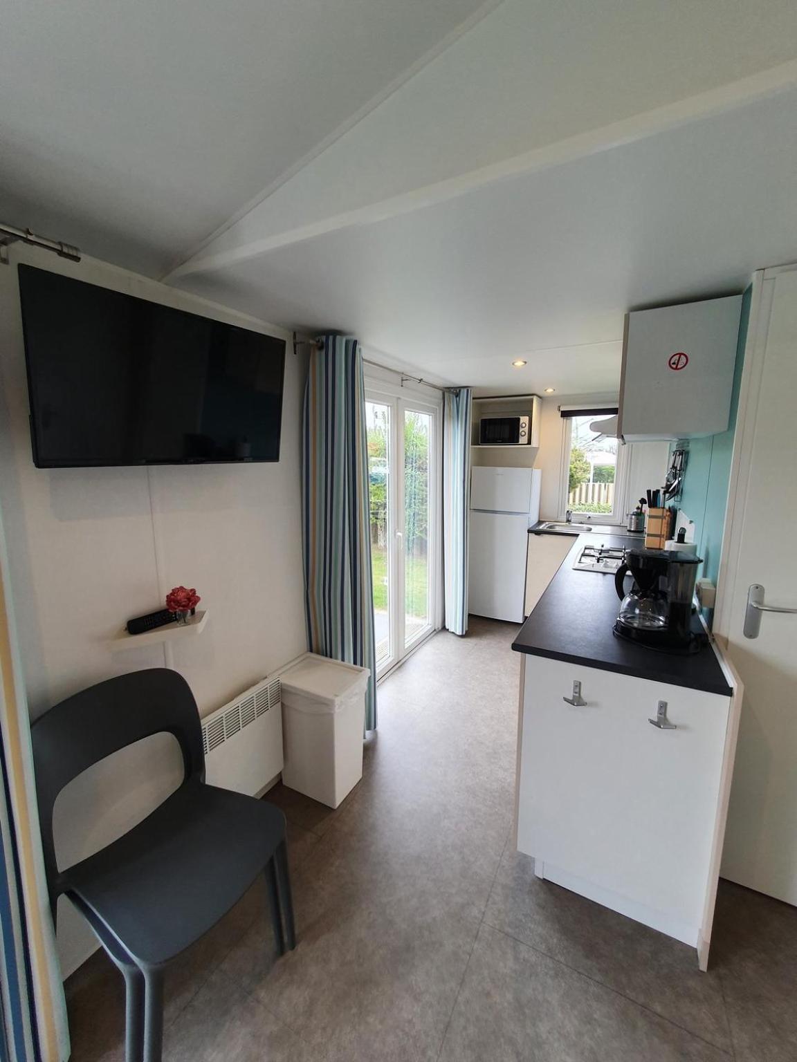 Mobile Home photo 3
